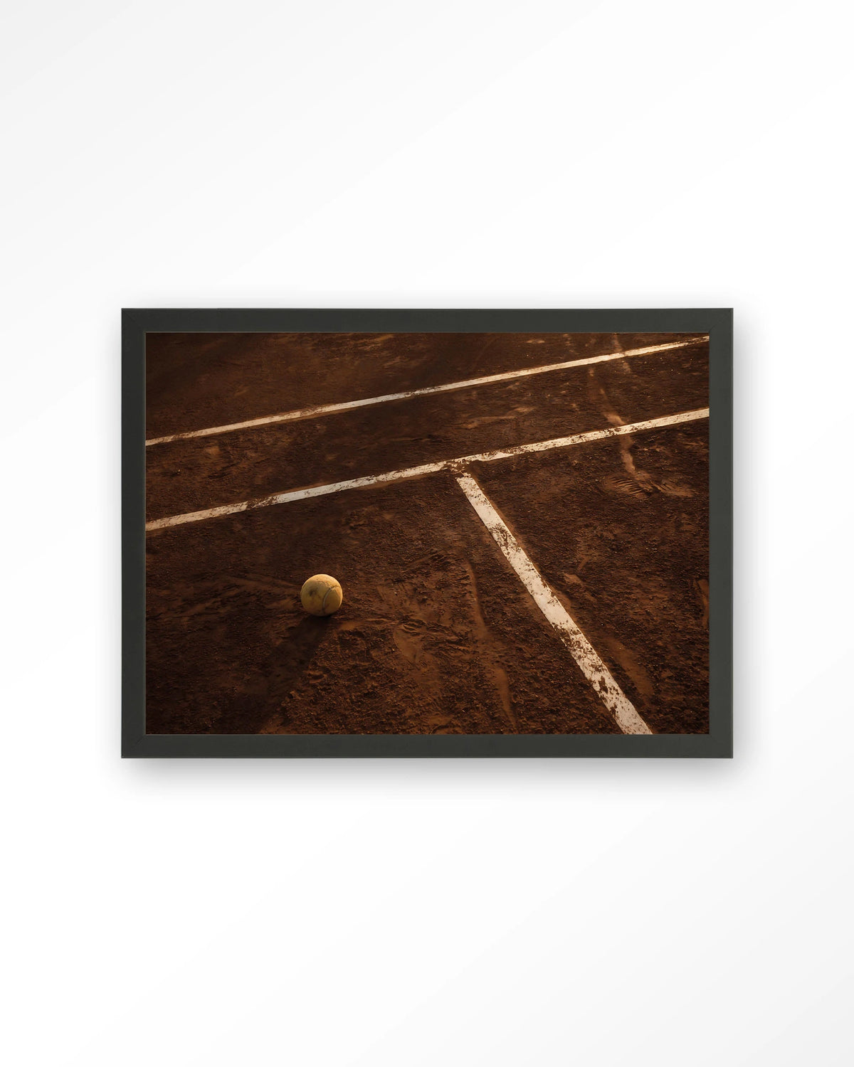 Quiet Court – tennisbaan met tennisbal – Art print – Hout zwart