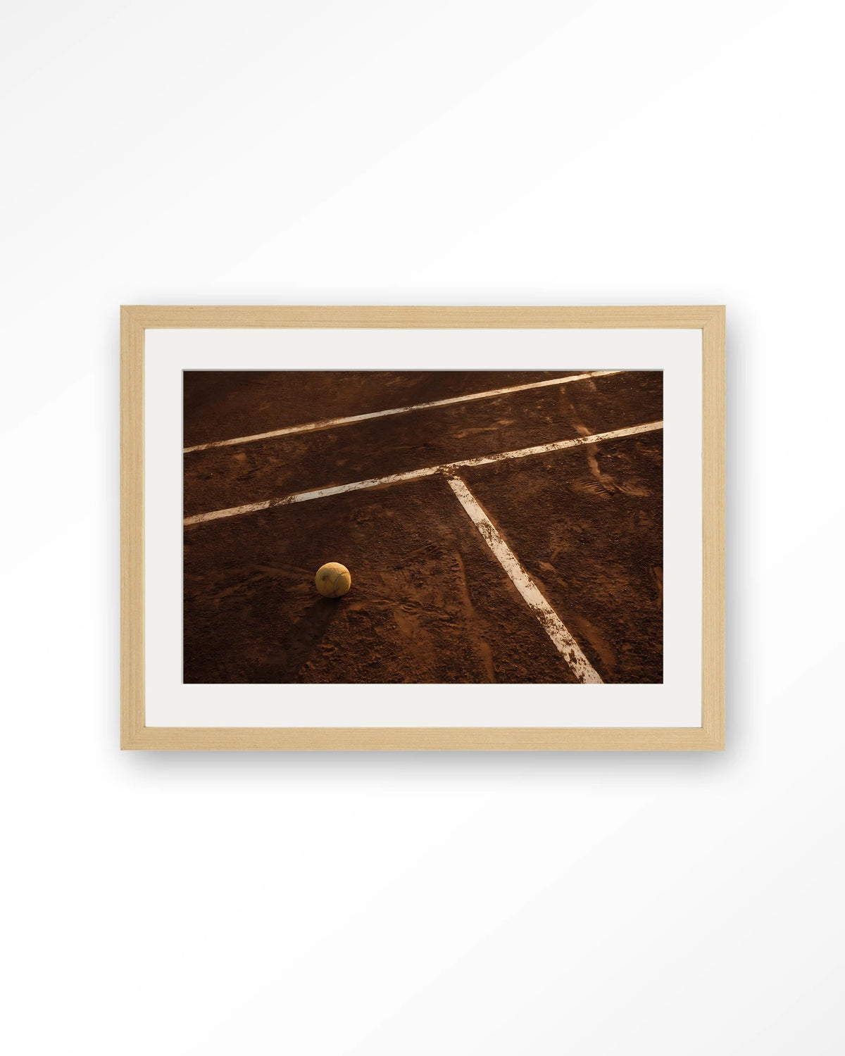 Quiet Court – tennisbaan met tennisbal – Art print – Hout naturel + passe-partout