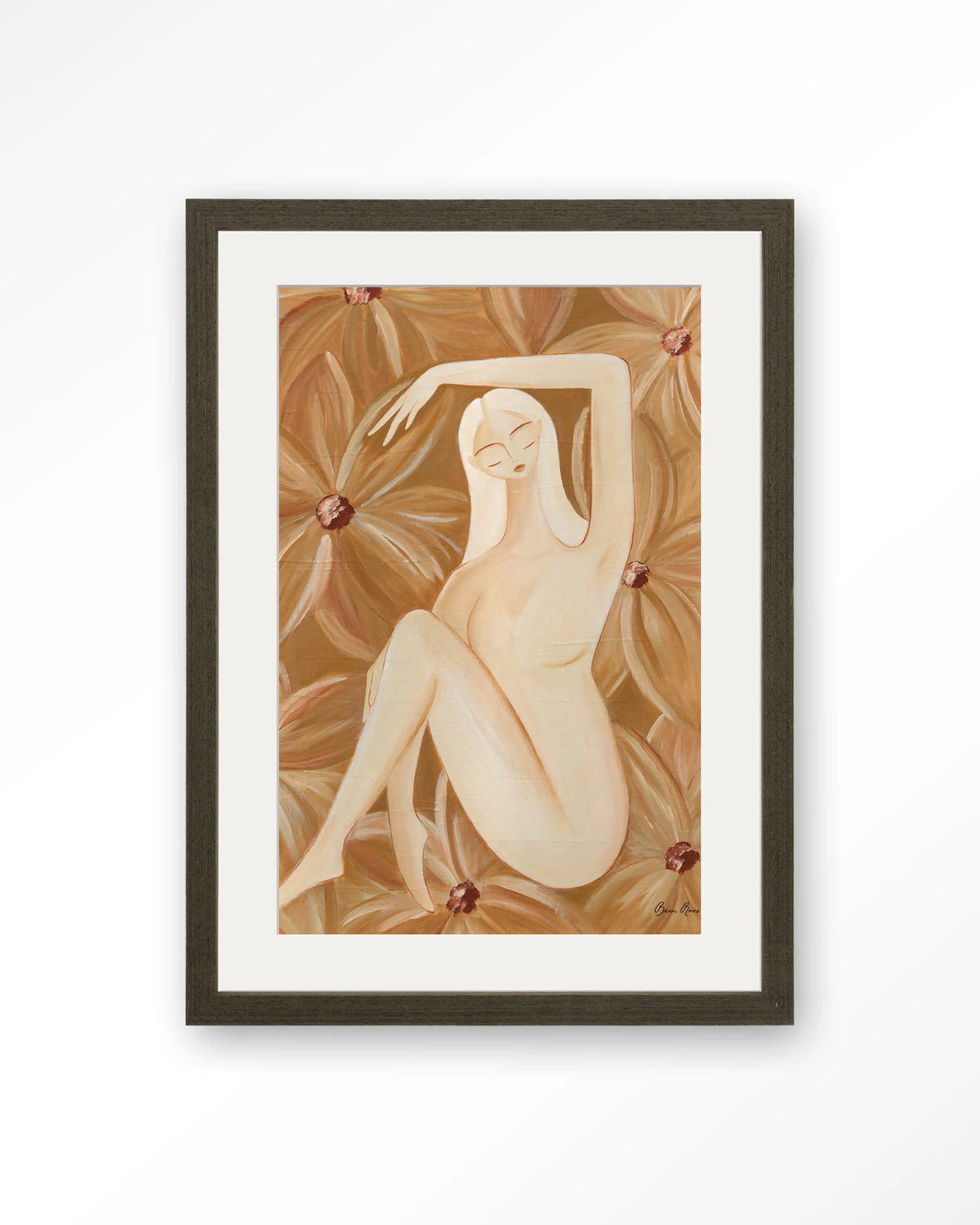 Freely Blooming – vrouw in bruine bloemen – Art print – Hout donkerbruin + passe-partout