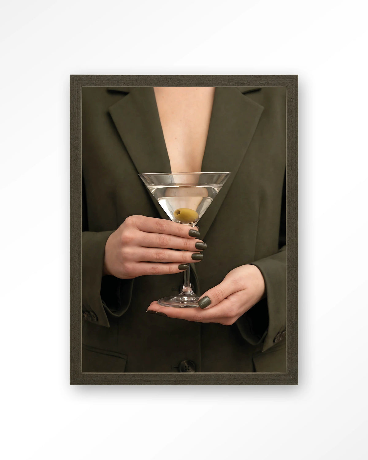 Classic Martini – martini met olijf – Art print – Hout donkerbruin