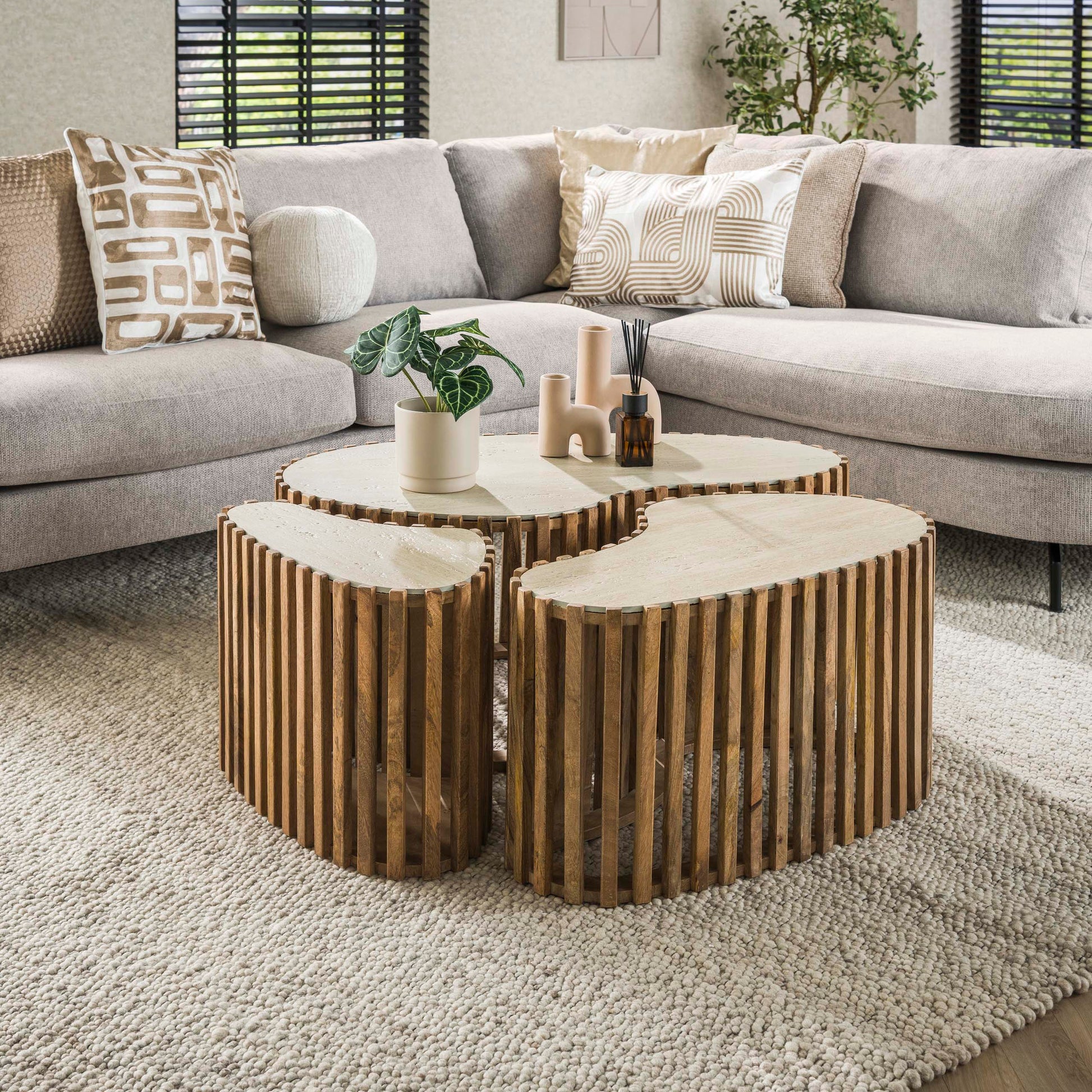 Salontafel Nuovo niervormig set van 3 / Massief mango zand