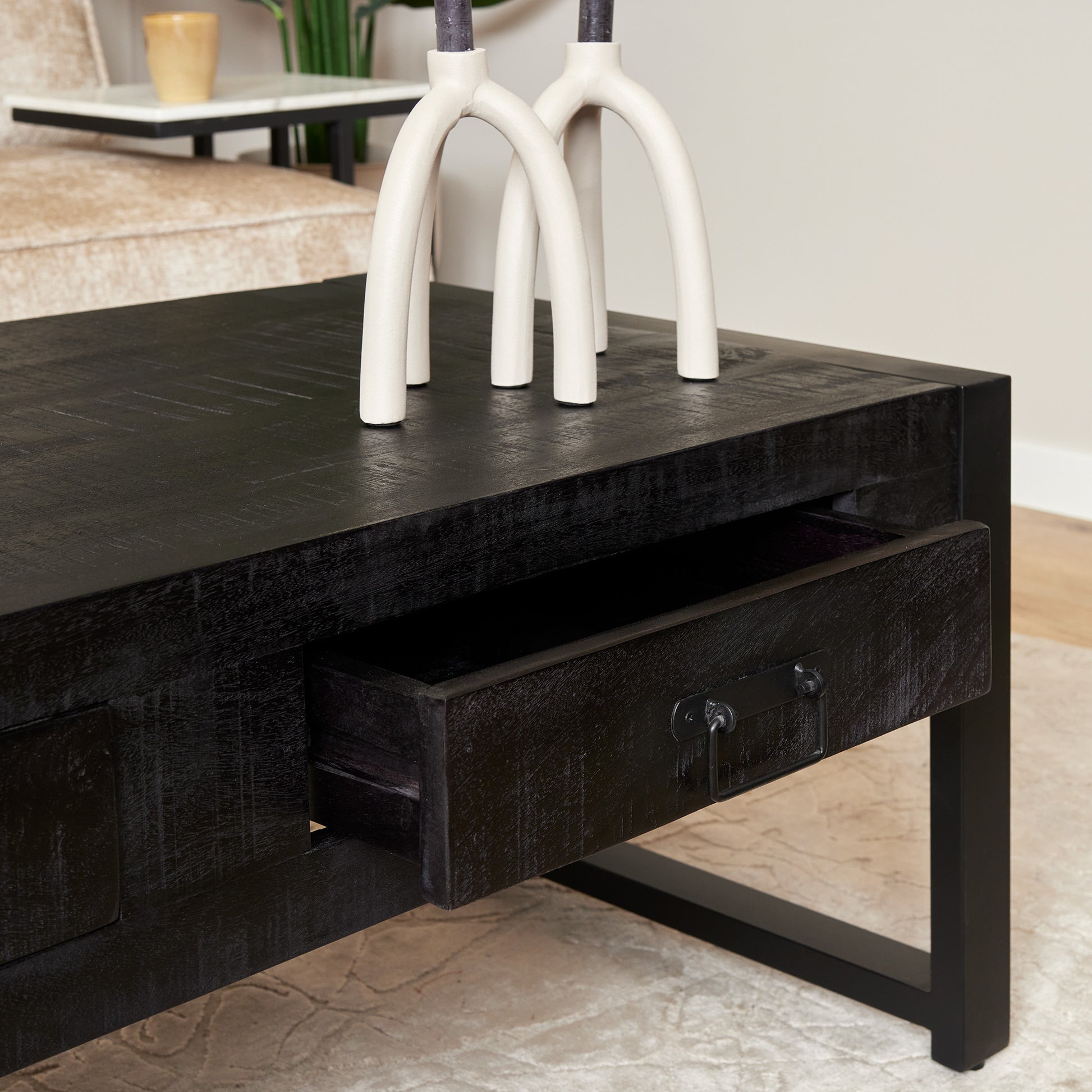 Salontafel Boaz met twee lades Zwart Mangohout 120 cm