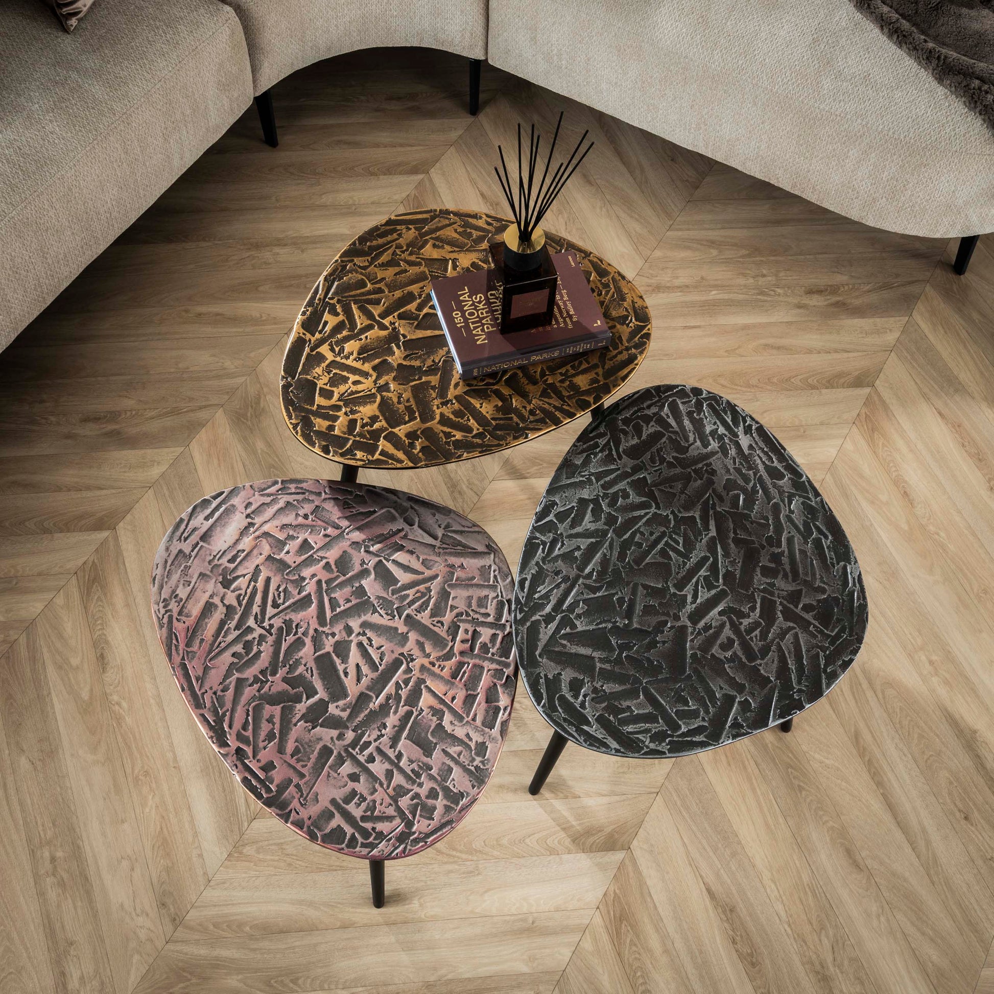 Salontafel Patina driehoekig set van 3 / Antiek goud/koper/zilver