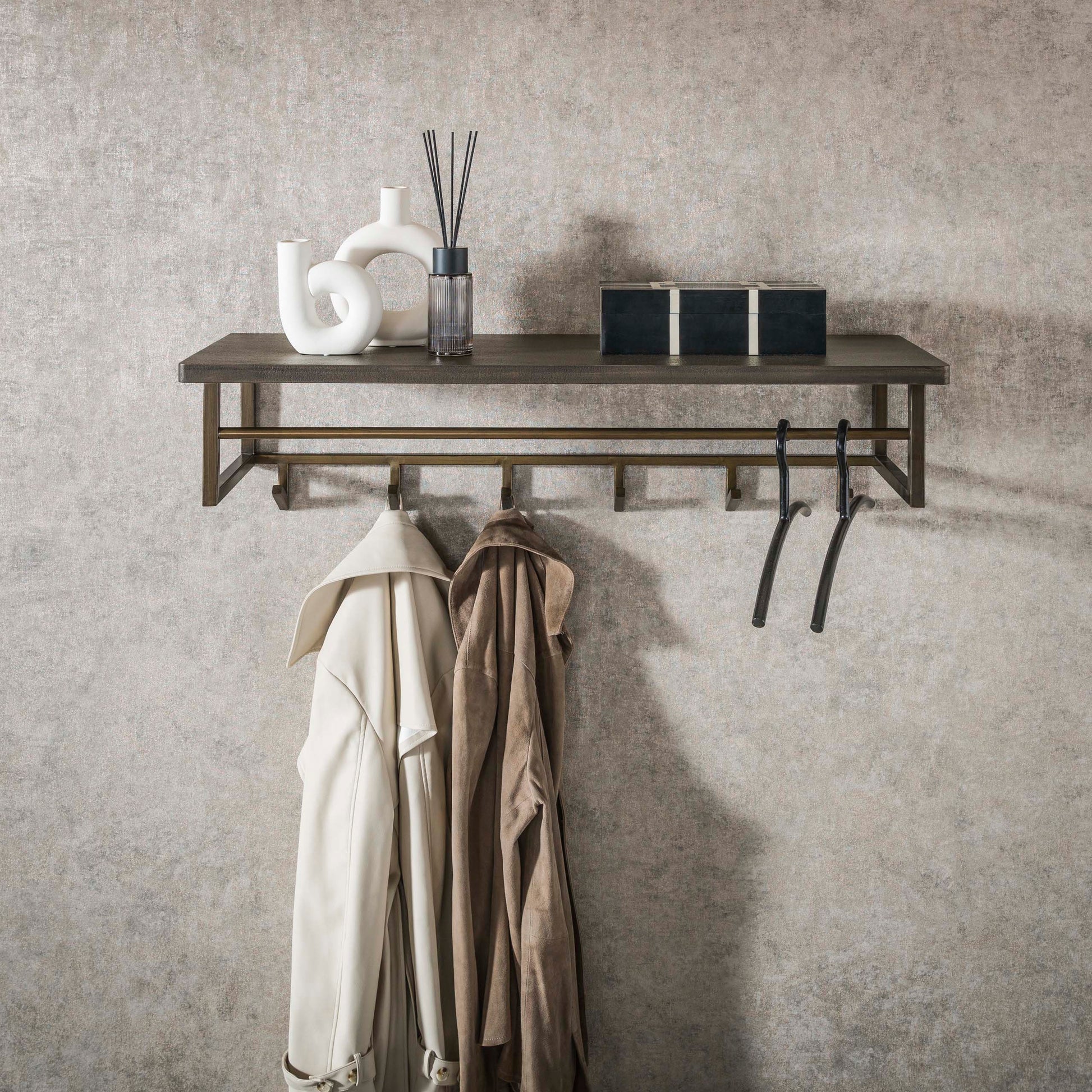 Kapstok Ferro roede en hoedenplank 6 haken / Antiek brons