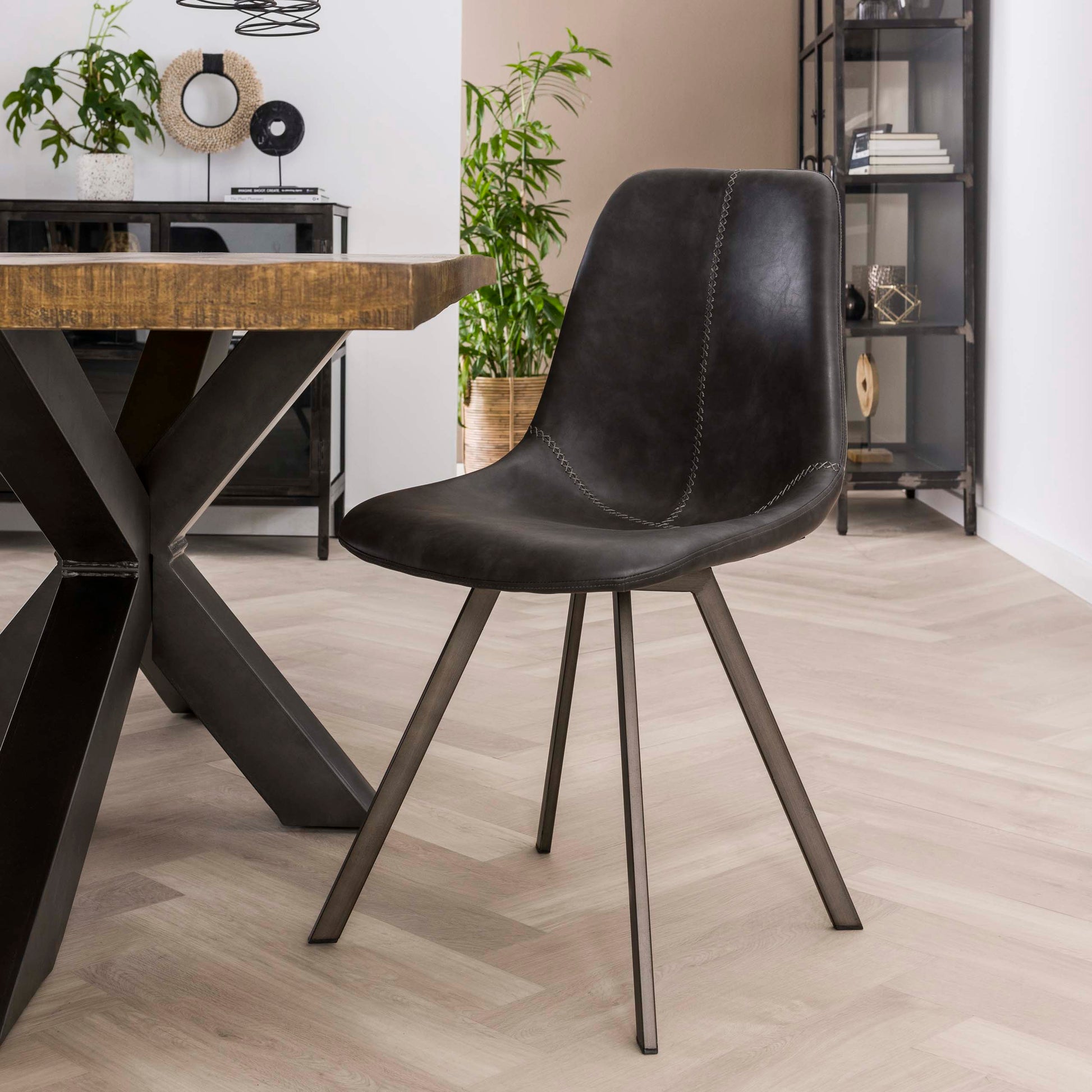 Stoel Zig-Zag verpakt per 4 / Saddle PU zwart