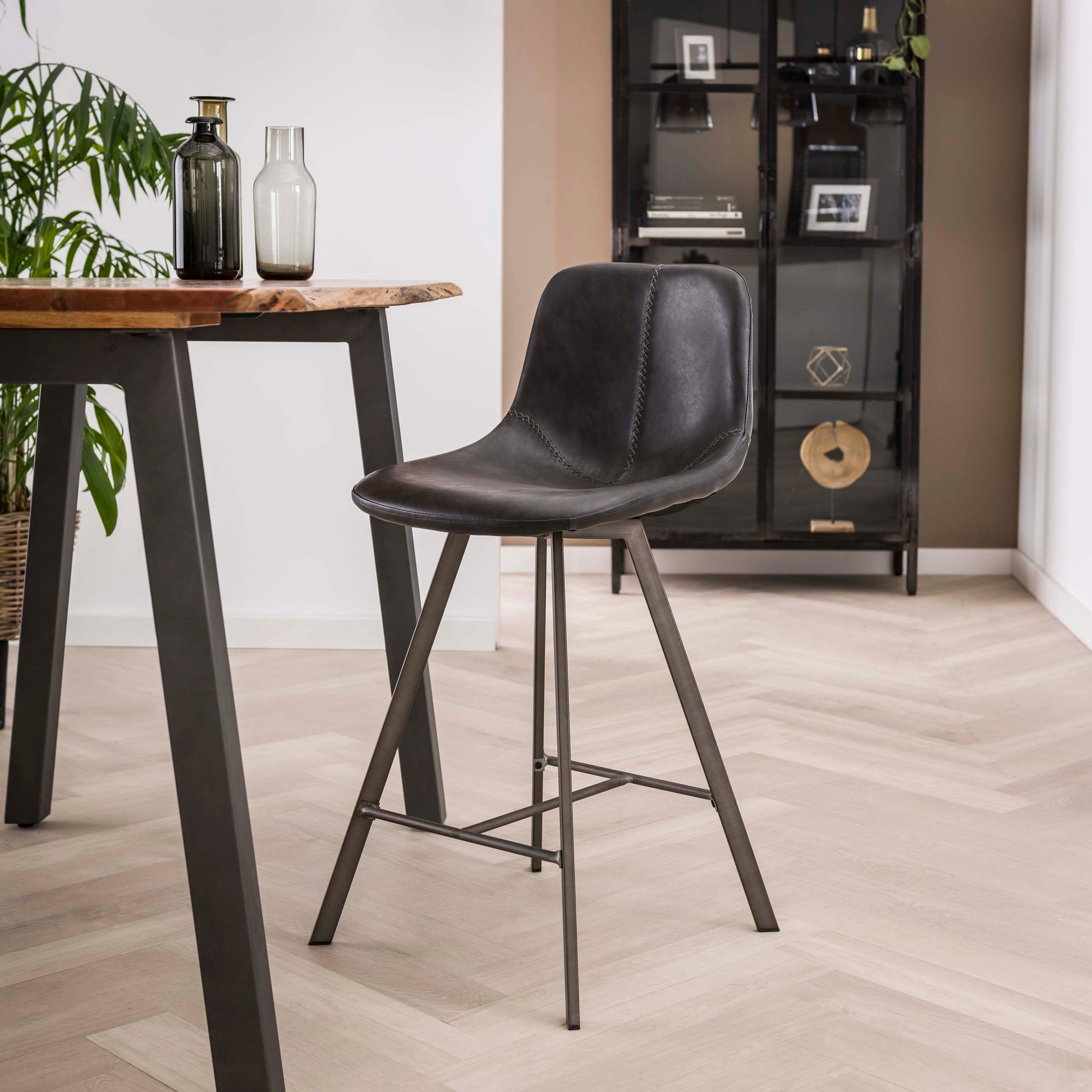 Barstoel Zig-Zag verpakt per 4 / Saddle PU zwart
