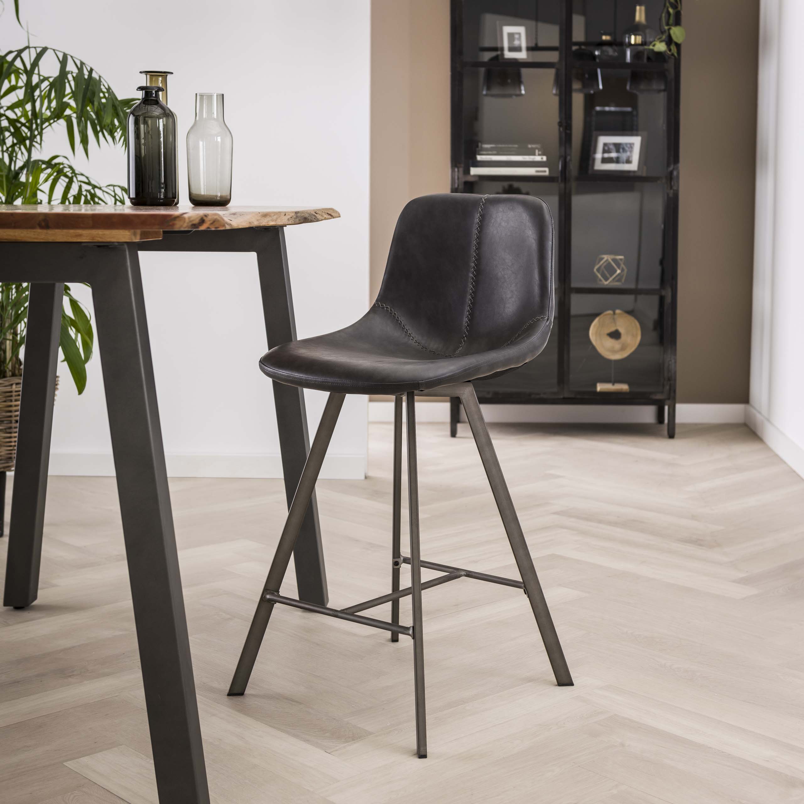 Barstoel Zig-Zag verpakt per 4 / Saddle PU zwart