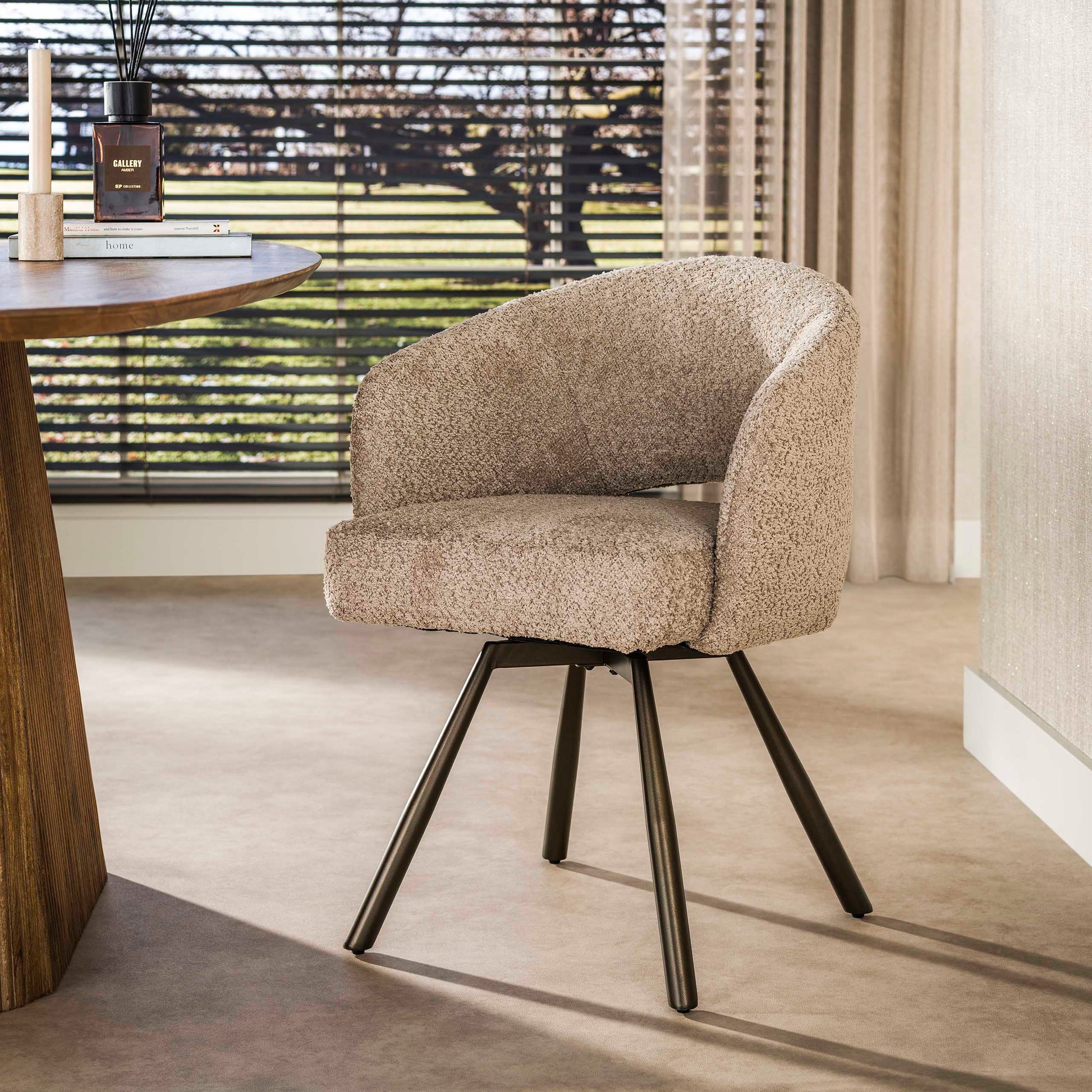 Armstoel Salon Cross draaibaar verpakt per 2 / Bouclé zand-bruin