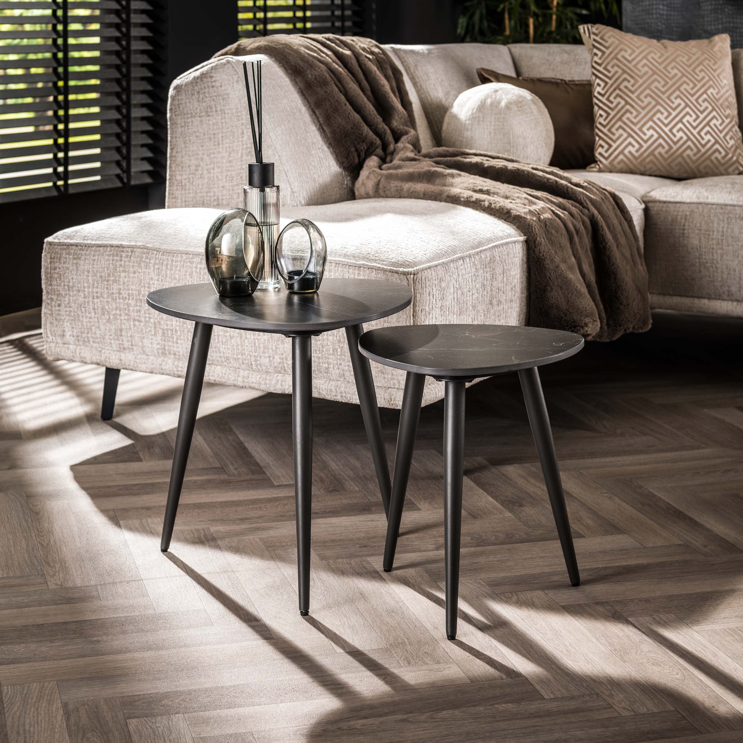 Bijzettafel Ceramic driehoekig set van 2 / Keramiek naturel zwart