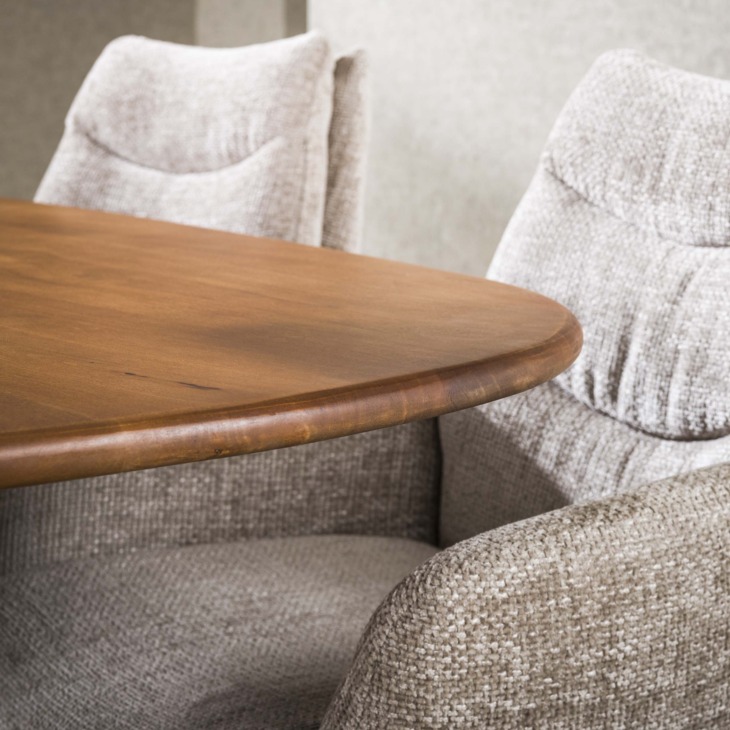 Eettafel Cliff Ovale Buis 215Cm Massief Mango Zand