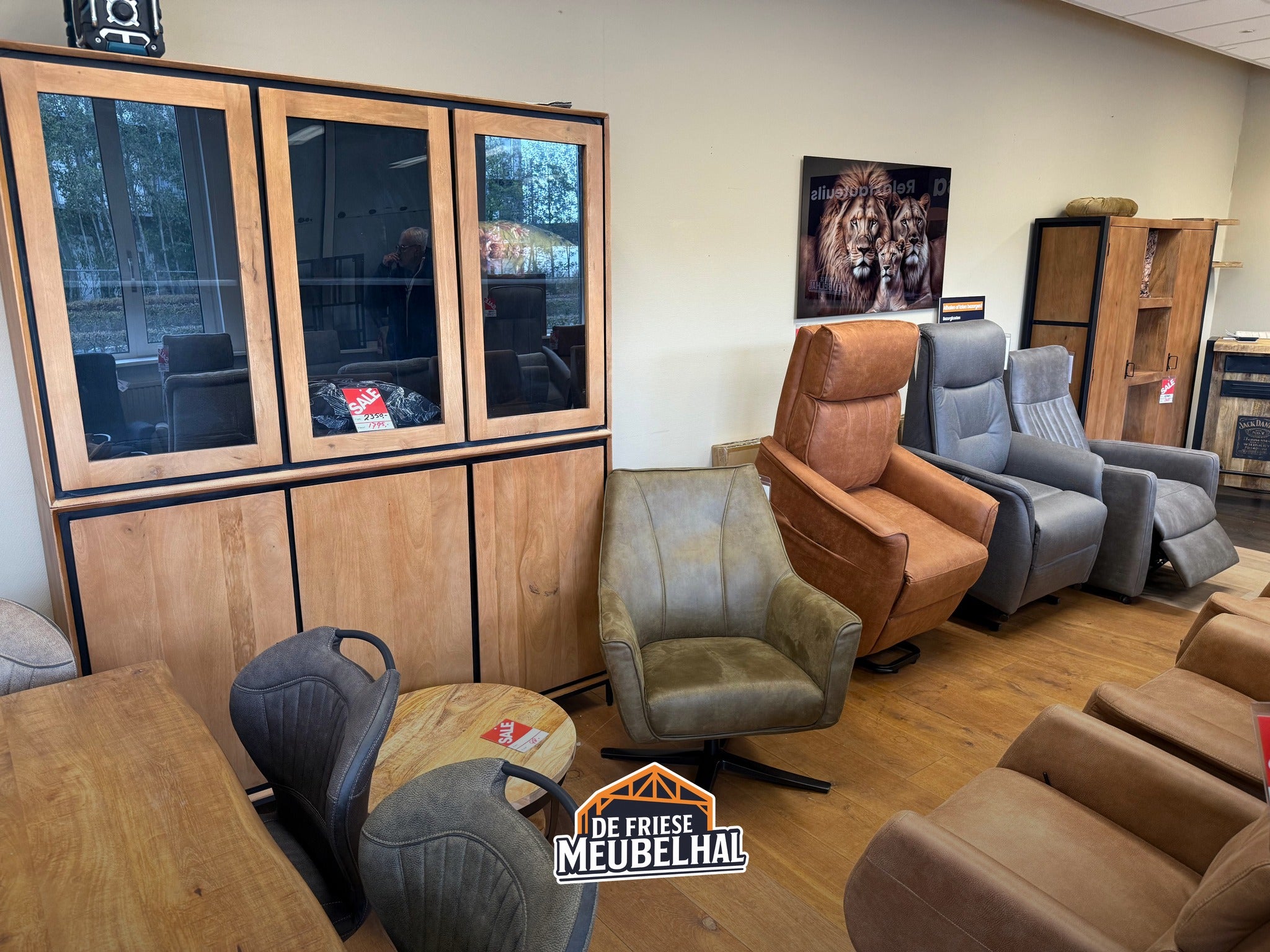 De Friese Meubeljongens