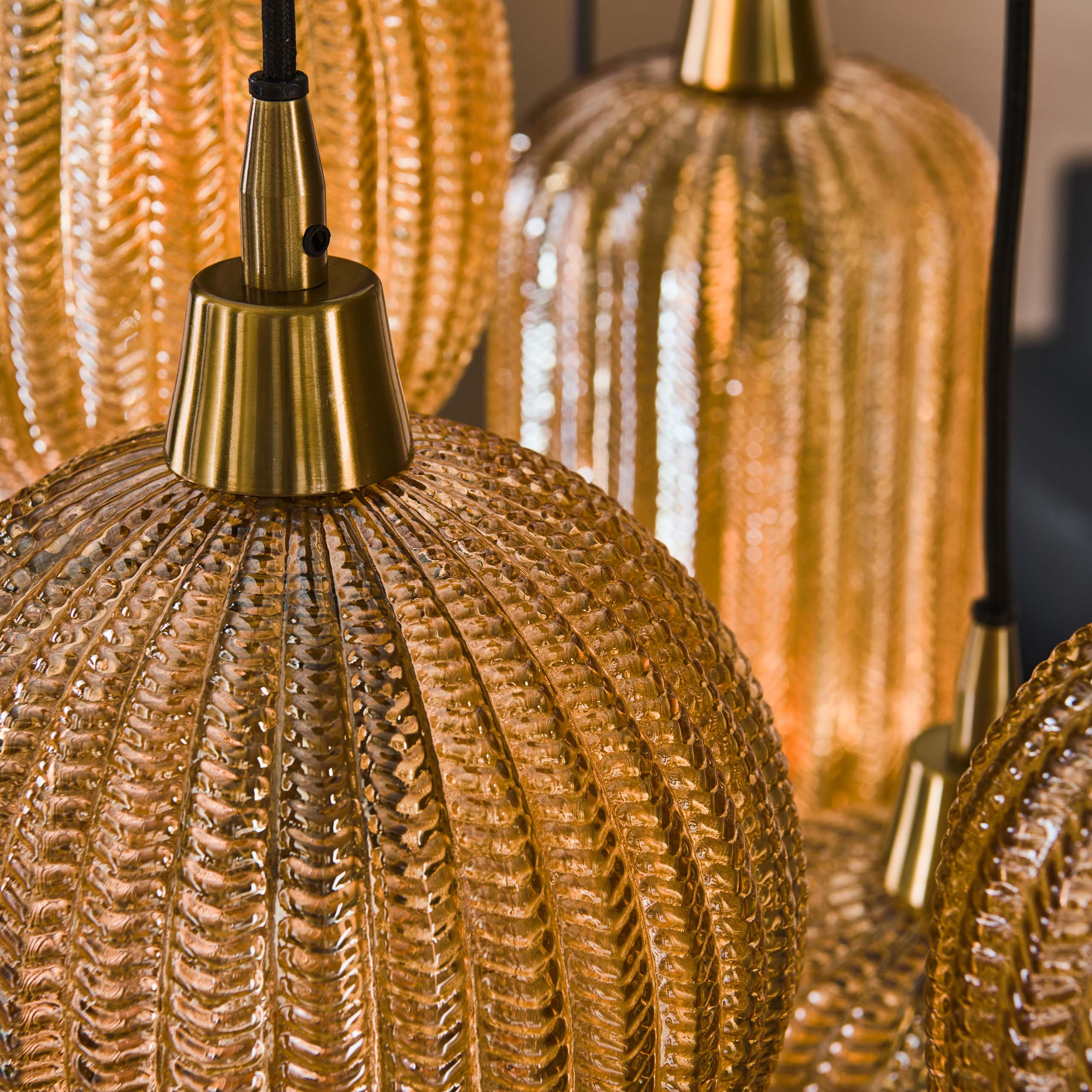 Hanglamp V Shape 4 3 Lichts Amber Glas