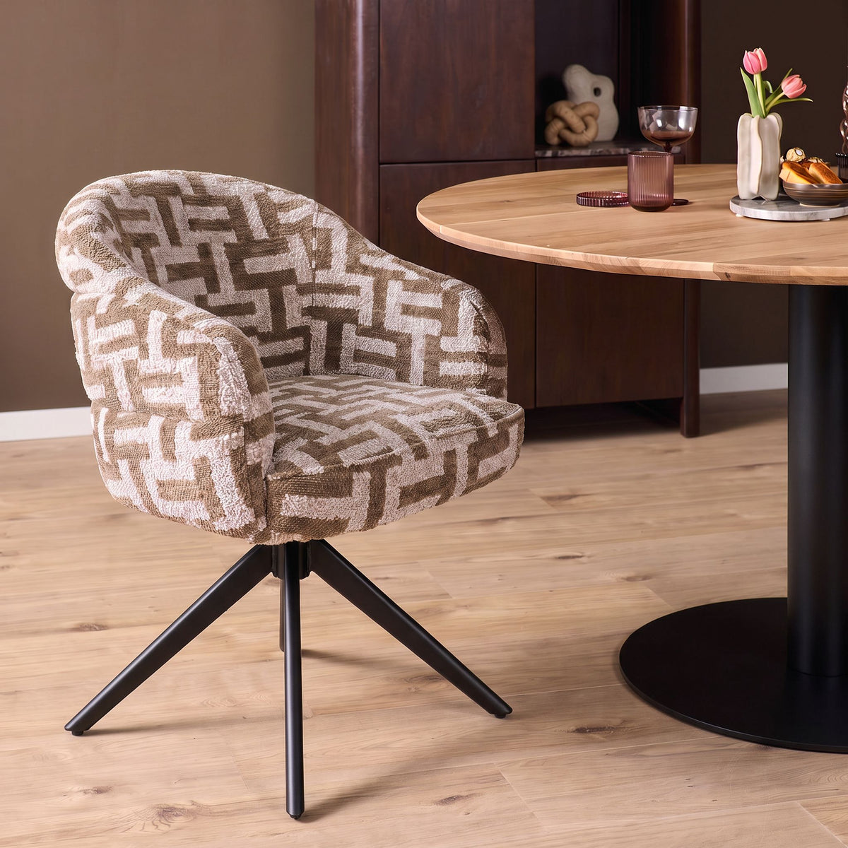Draaibare eetkamerstoel Bella Limited Edition met zwart onderstel