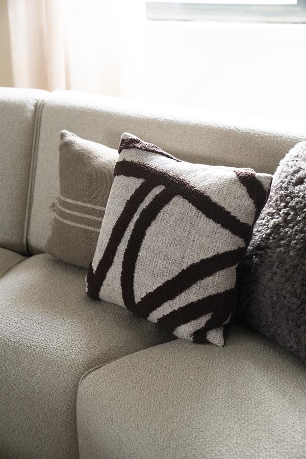Sierkussen Pillow Majani 45x45 – bruin | By Boo