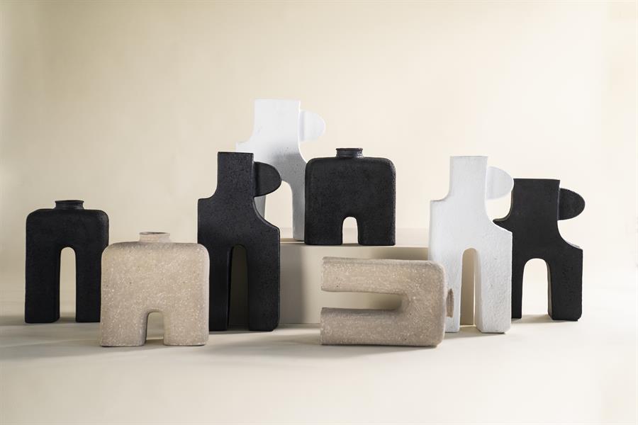 Pottery and vases Tribe small 29.25x14x47 – zwart | By Boo