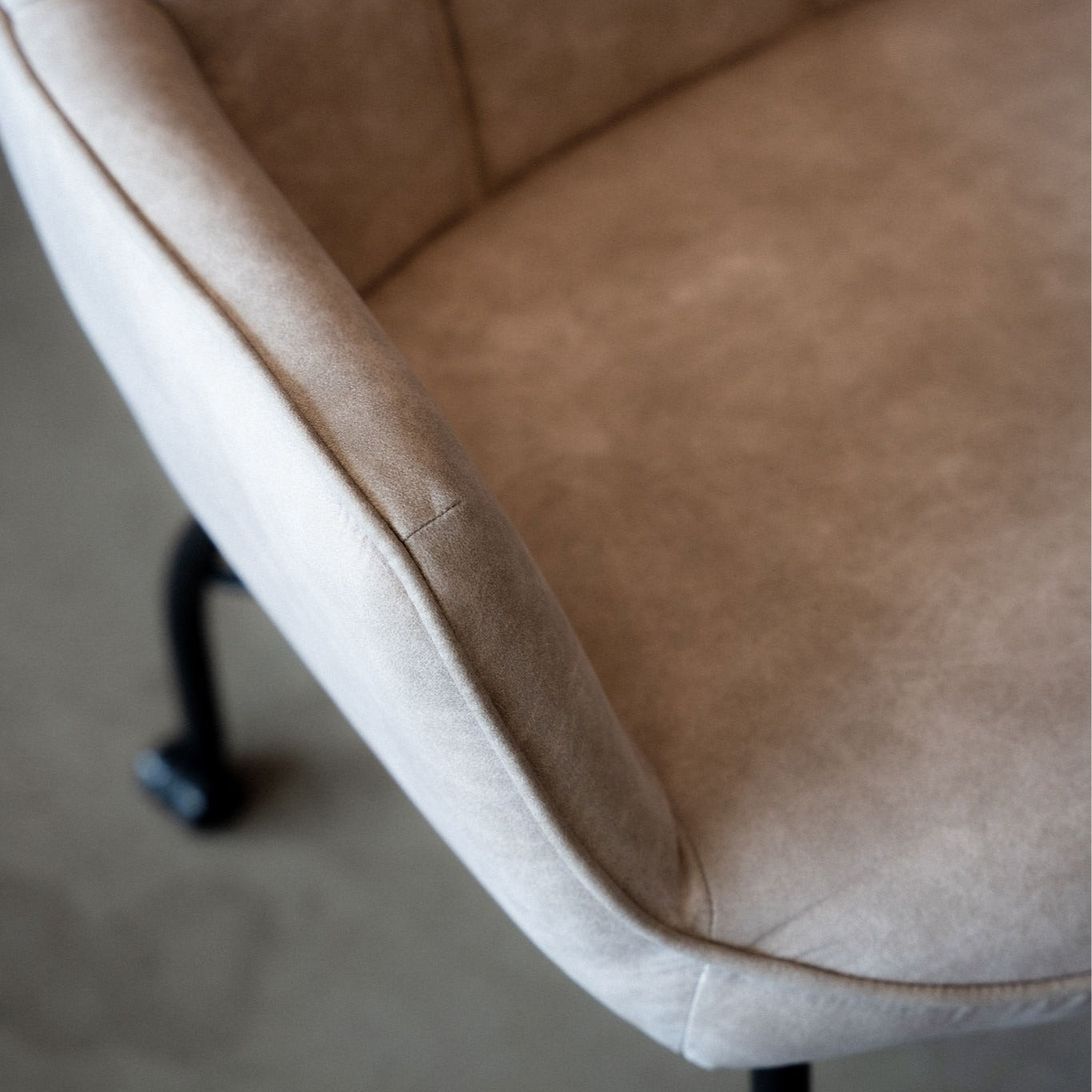 Eetkamerstoel Wessel - Brace 23 Beige - Microstof / Eetkamerstoel met parketwielen