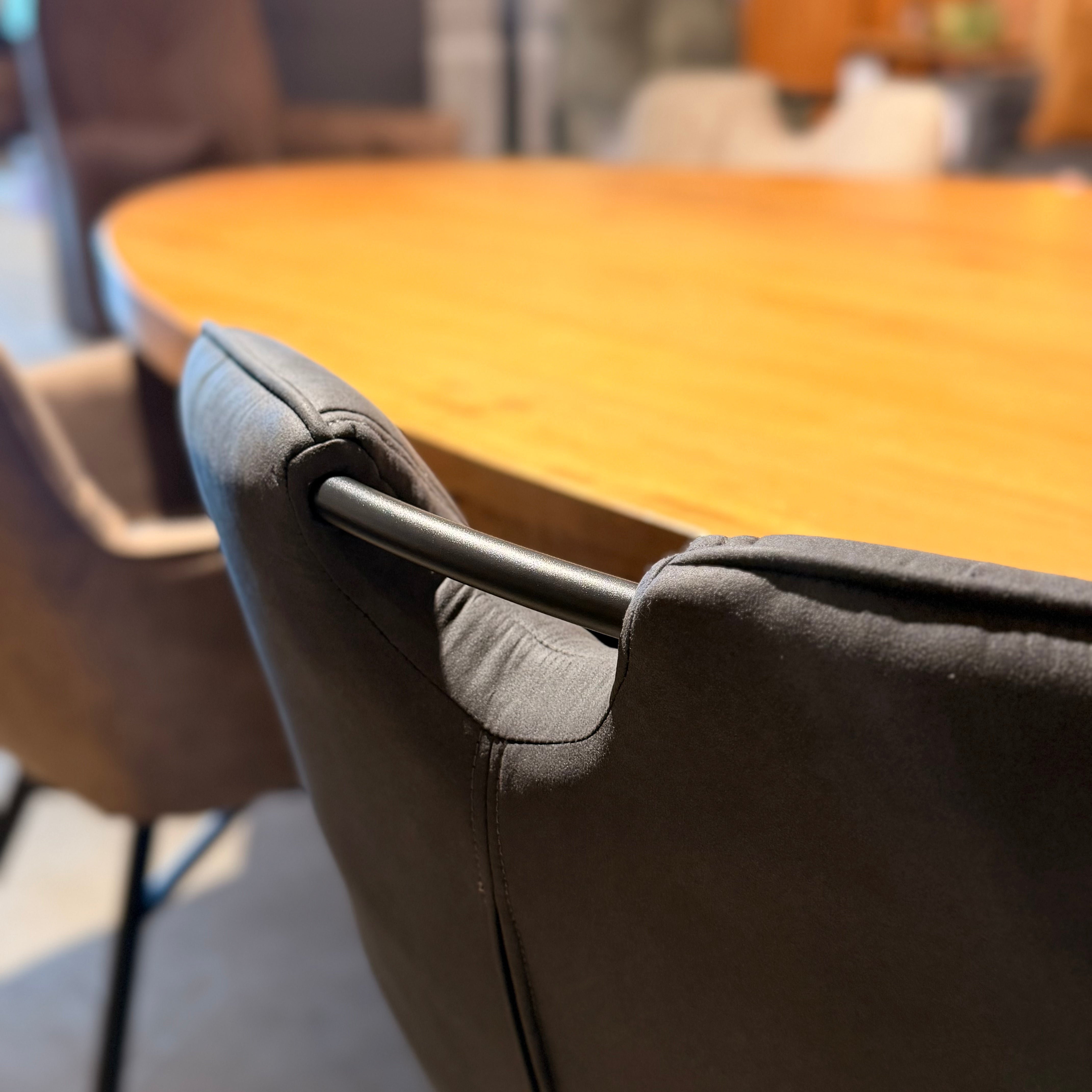 Eetkamerstoel Verona - Brace 16 Antraciet - Microstof / Eetkamerstoel met armleuning