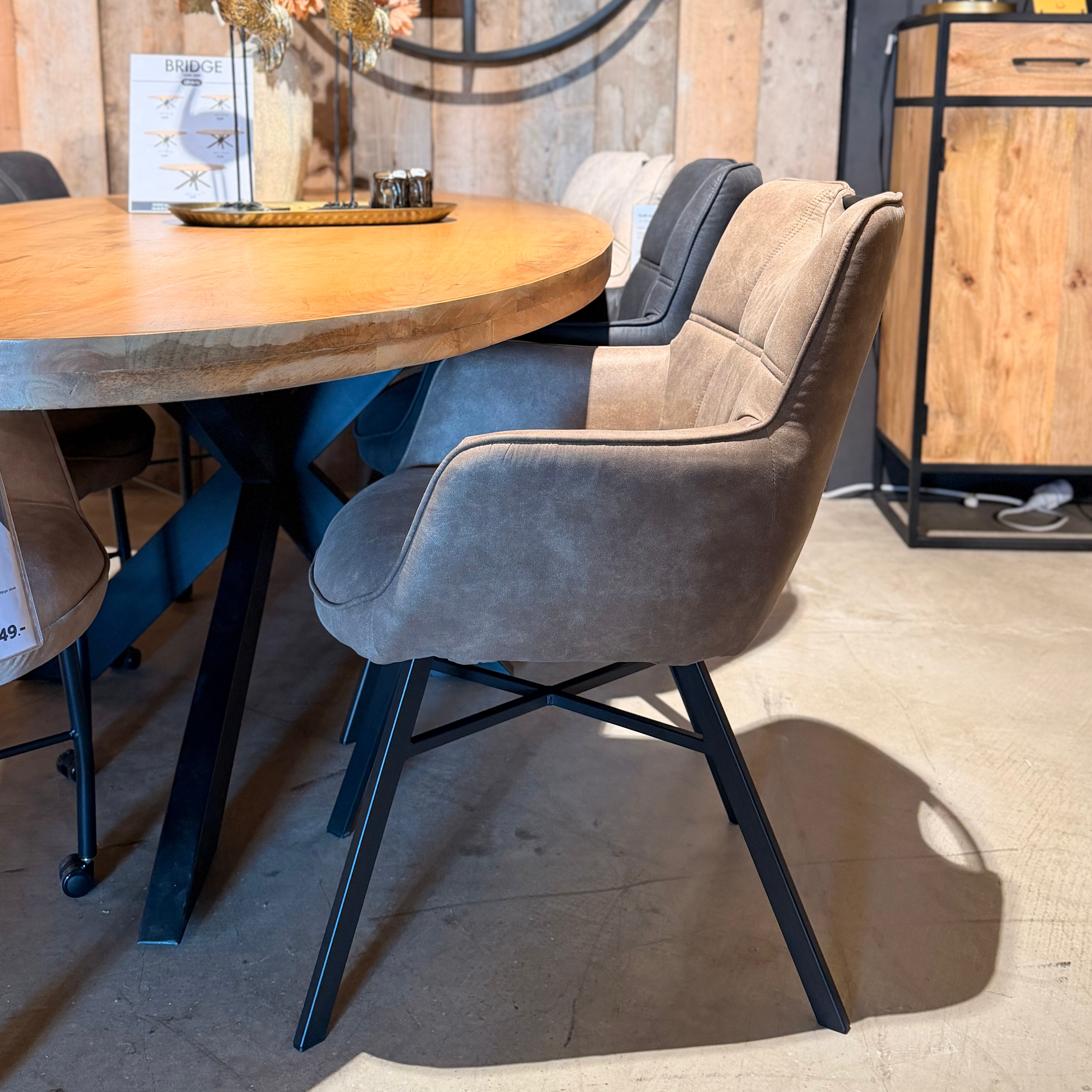 Eetkamerstoel Verona - Brace 16 Antraciet - Microstof / Eetkamerstoel met armleuning