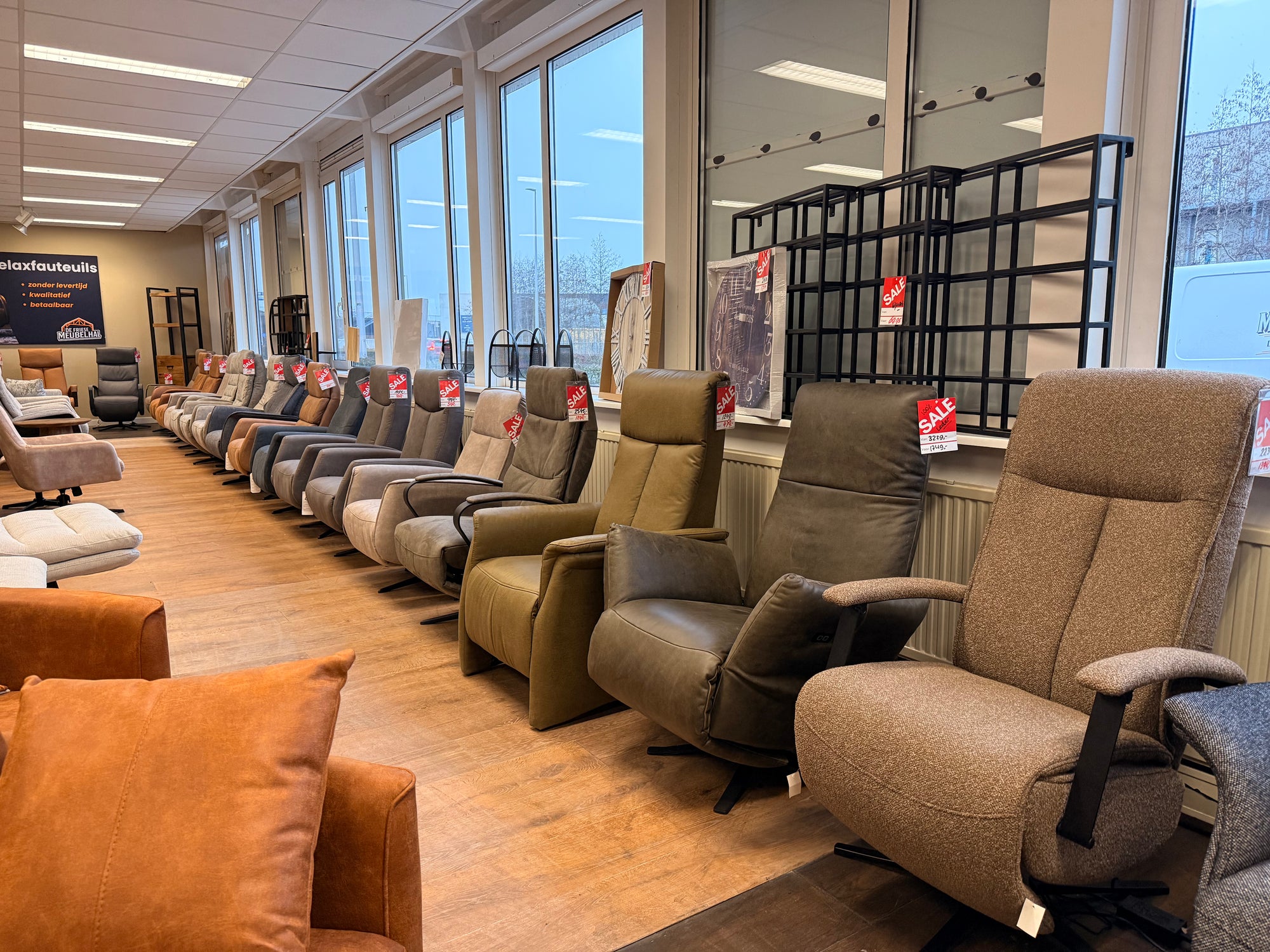 De Friese Meubeljongens