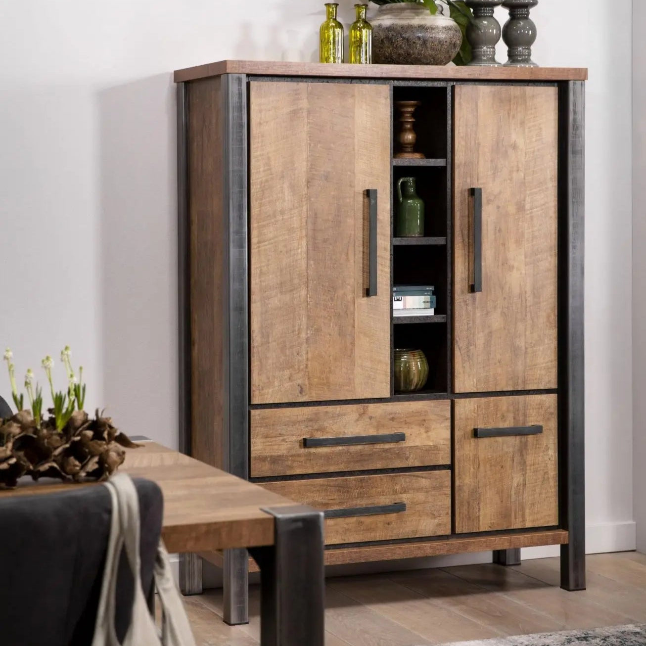 Kasten De Friese Meubeljongens