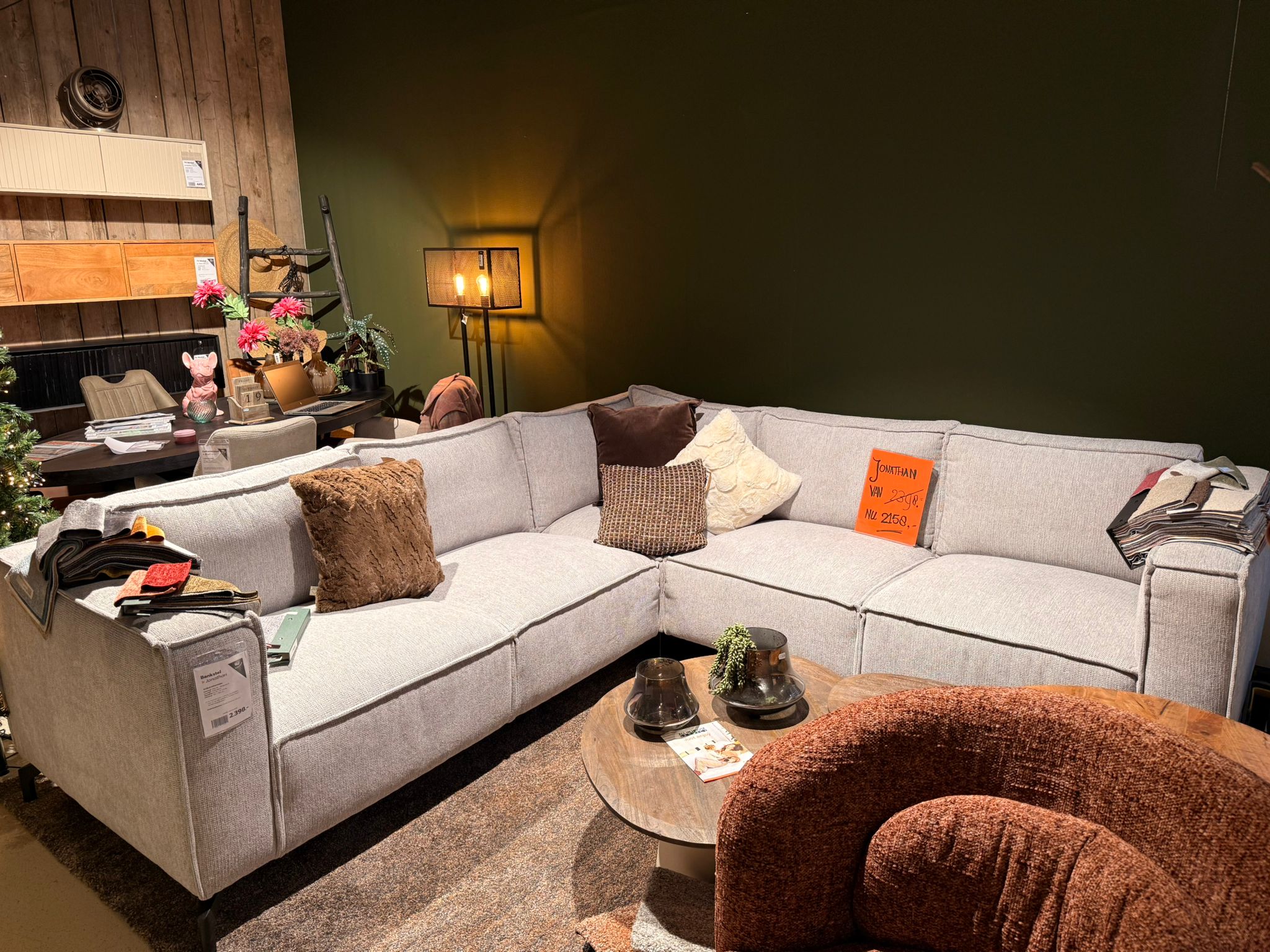 De Friese Meubeljongens