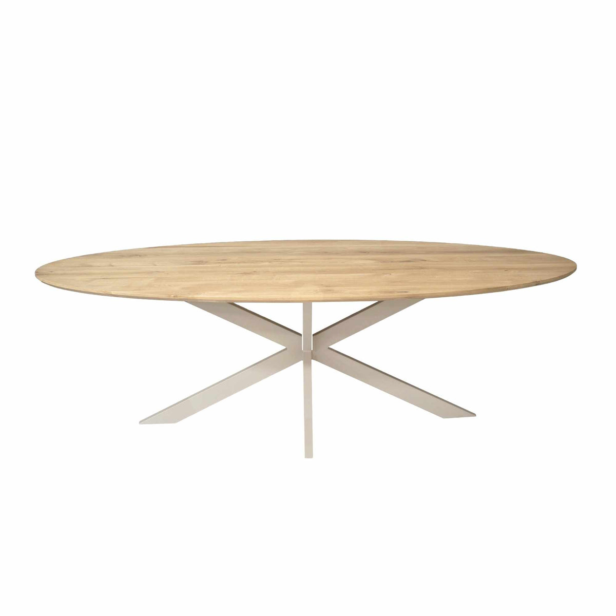 Eiken Eettafel Ferris Ovaal in sfeervolle eetkamer