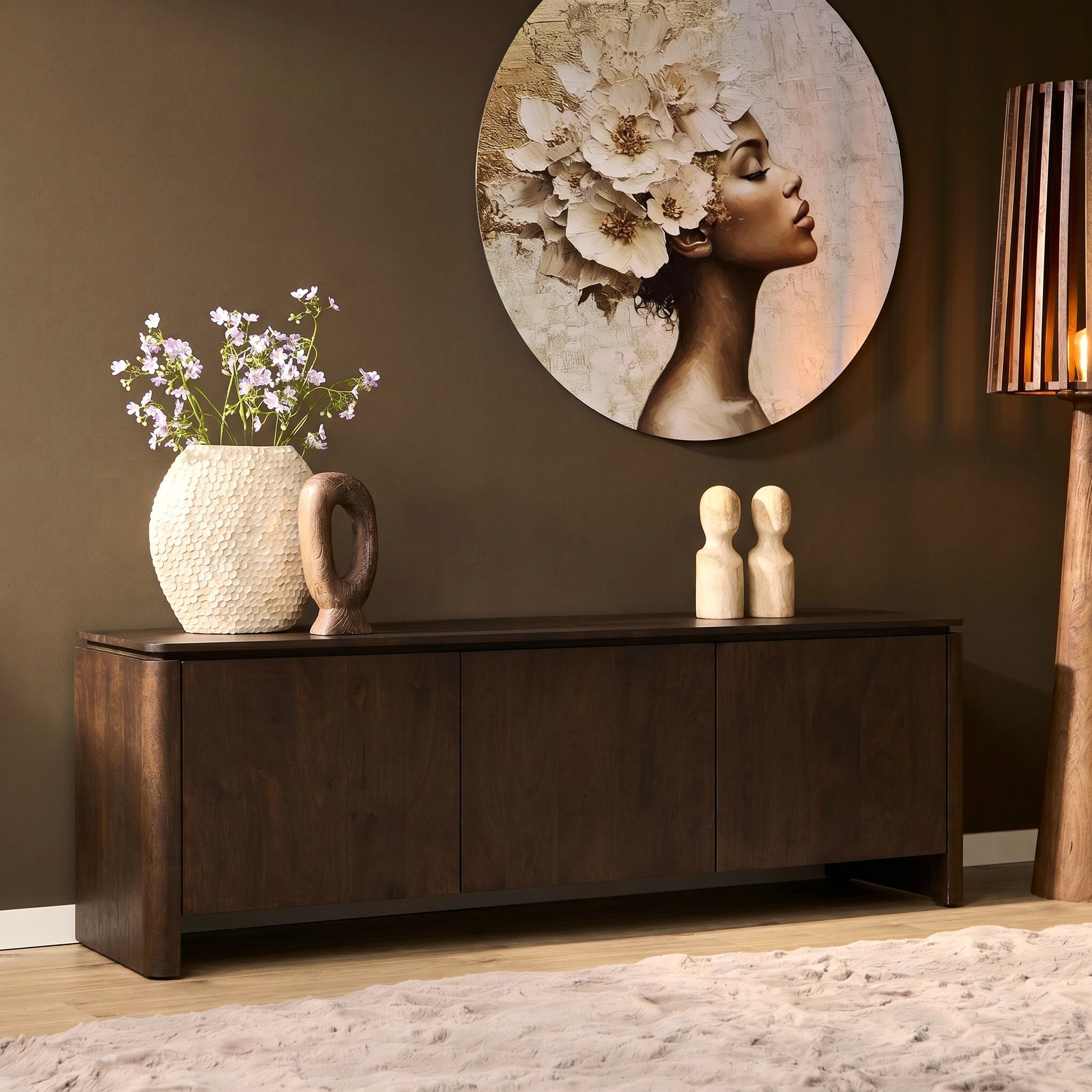 Sfeerfoto Tv meubel Dallas Bruin Mangohout 165 cm