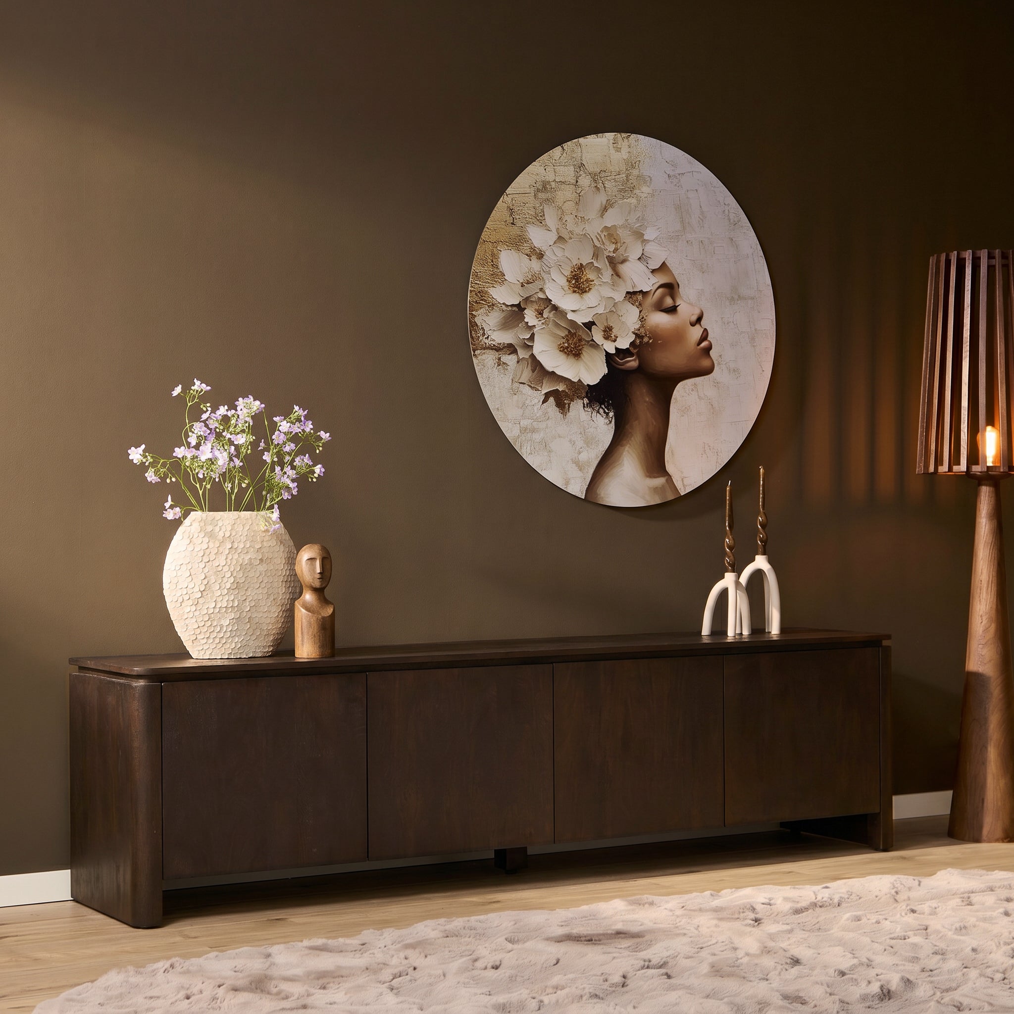 Sfeerfoto Tv meubel Dallas Bruin Mangohout 210 cm