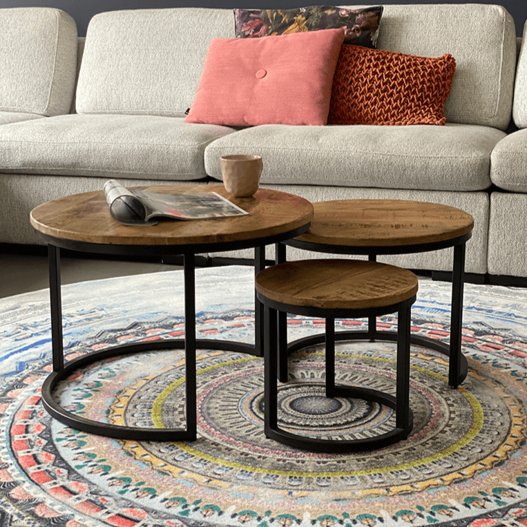 3 delige salontafel set van mango hout en zwart metaal.