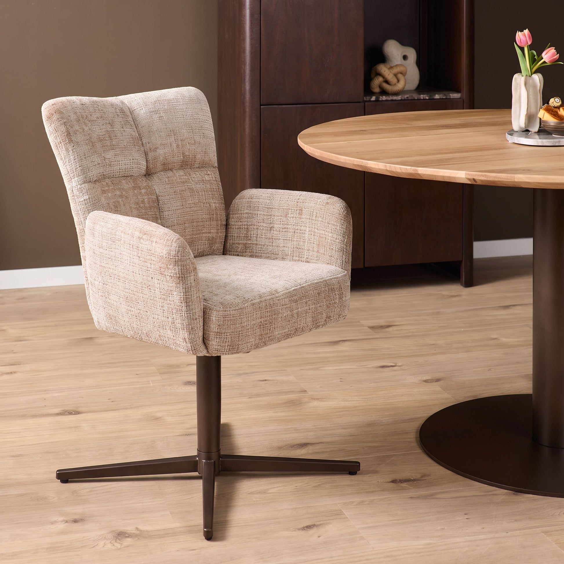 Isa Beige met anodic brown poten