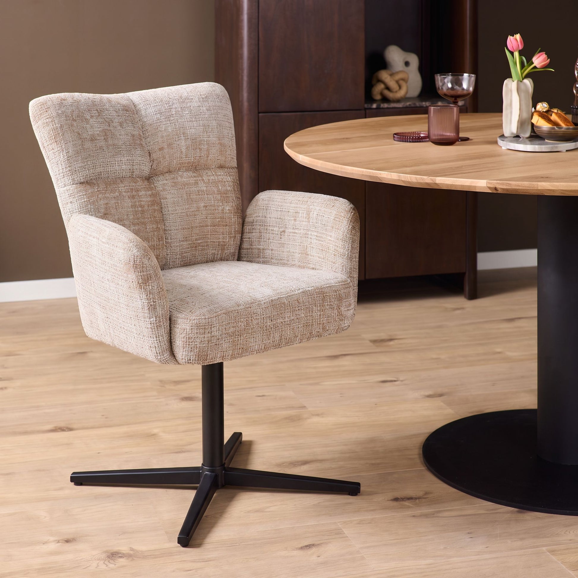Isa Beige met zwarte poten