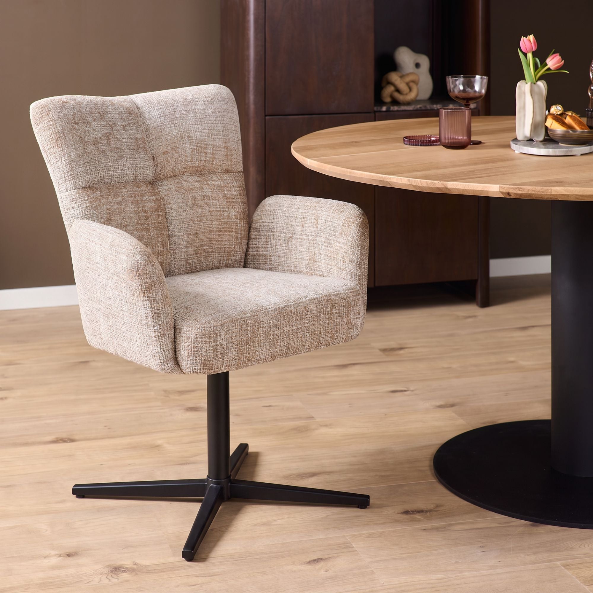 Isa Beige met zwarte poten