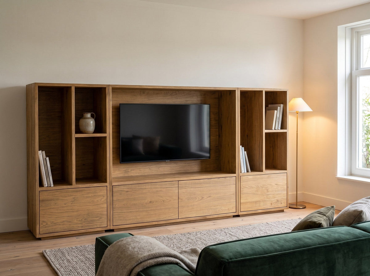 Hangend TV meubel Cinewall B254 cm in kleur Mango in moderne woonkamer