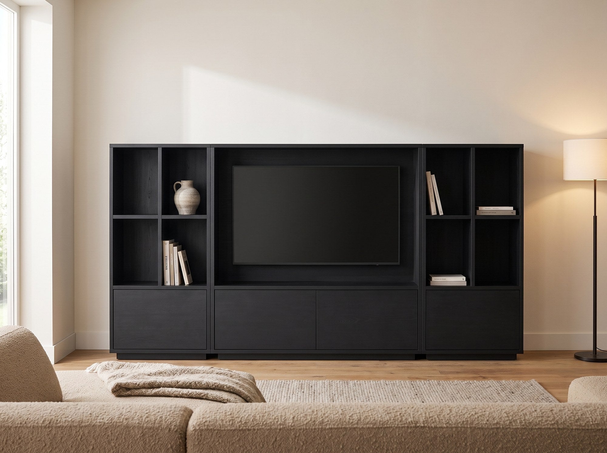 Hangend TV meubel Cinewall B254 cm in kleur Noir in moderne woonkamer