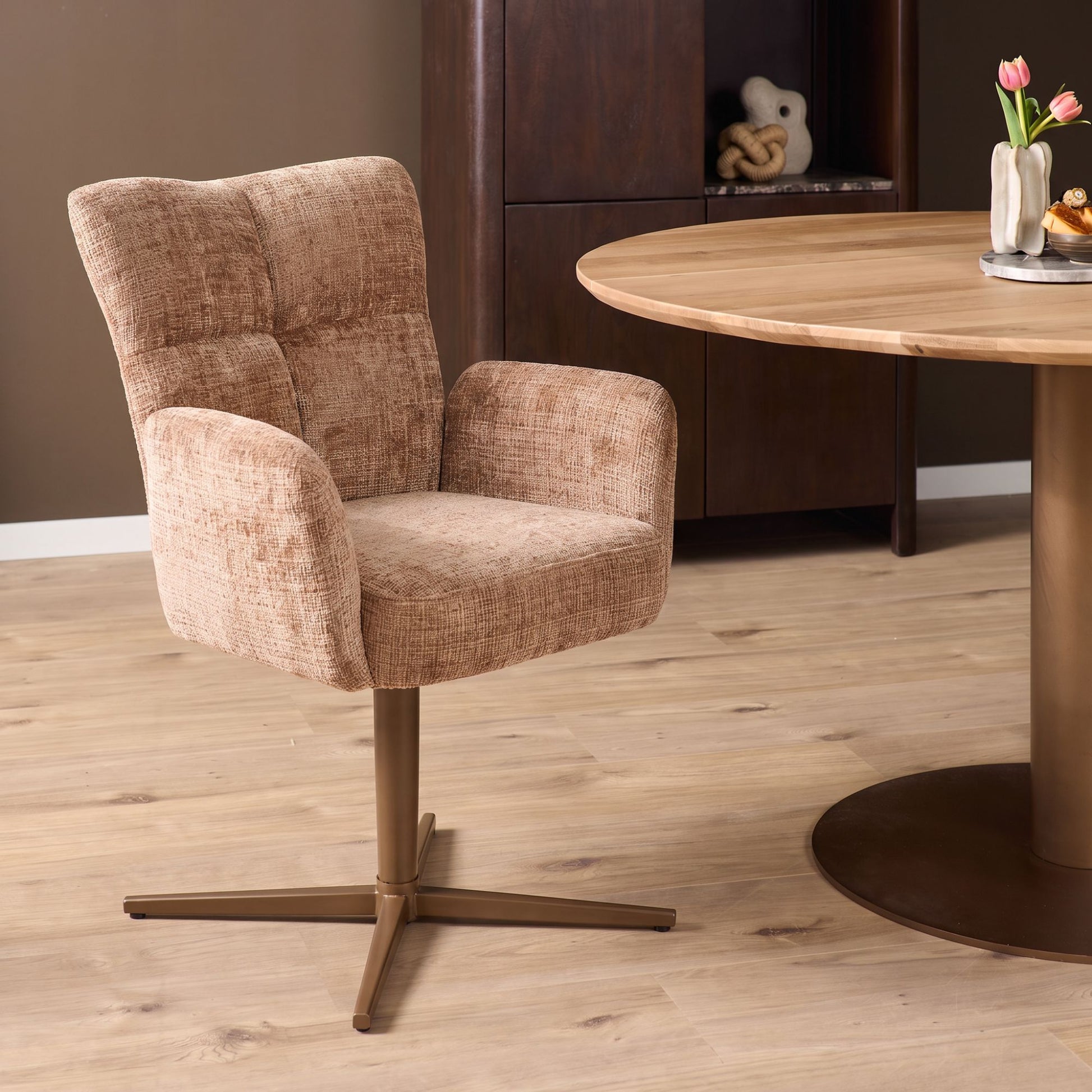 Isa Cinnamon met bronzen poten