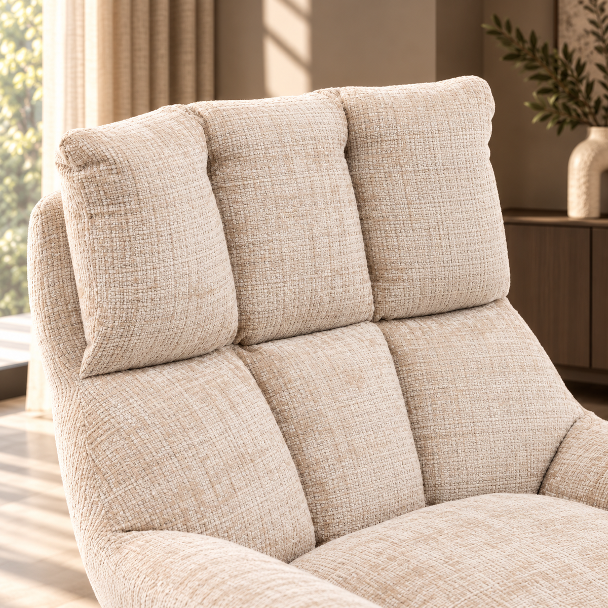 Detail van de gestikte rug en zitting van draaifauteuil Janna in Cremona beige