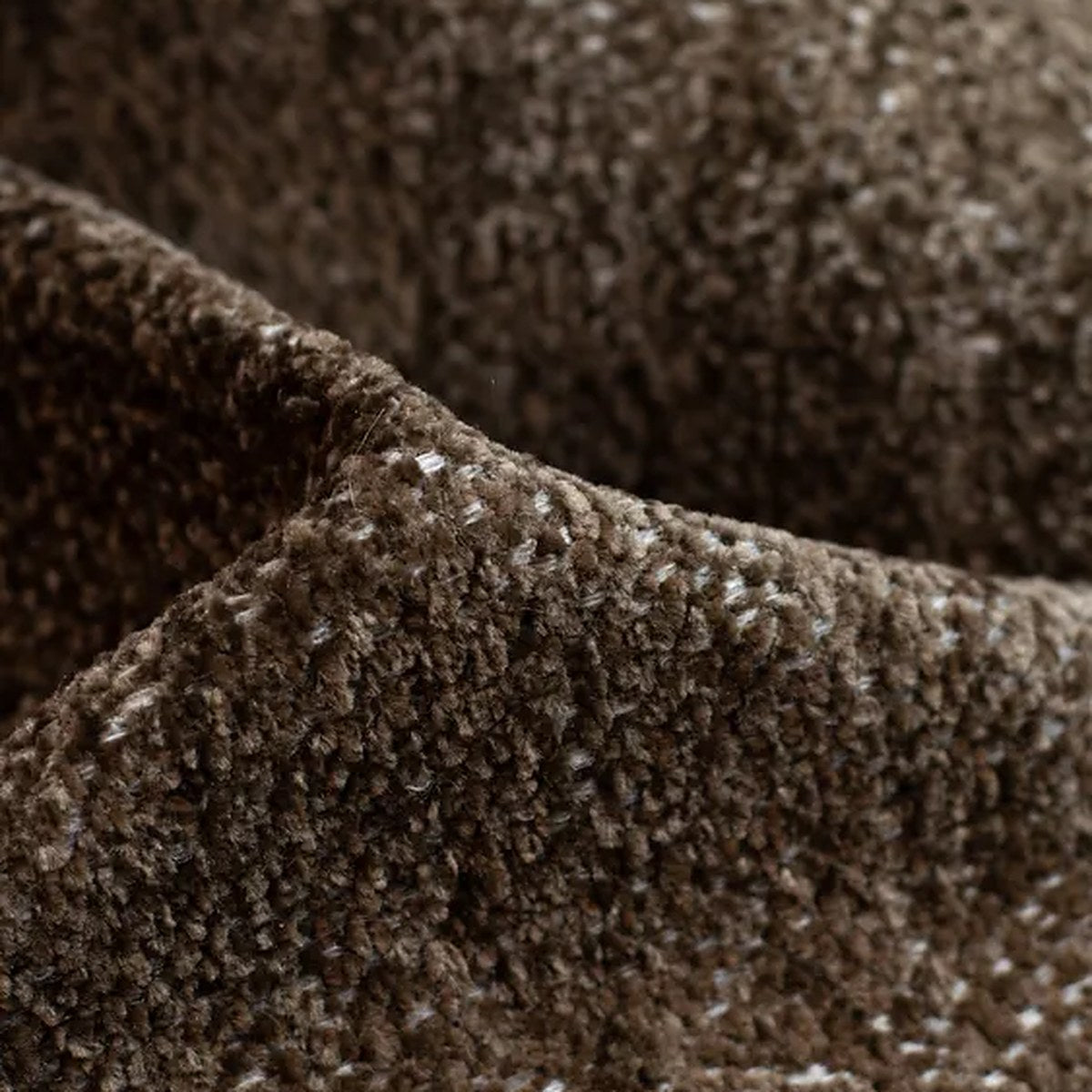 Eetkamerstoel Dublin Bruin - close-up van de bruine chenille stof