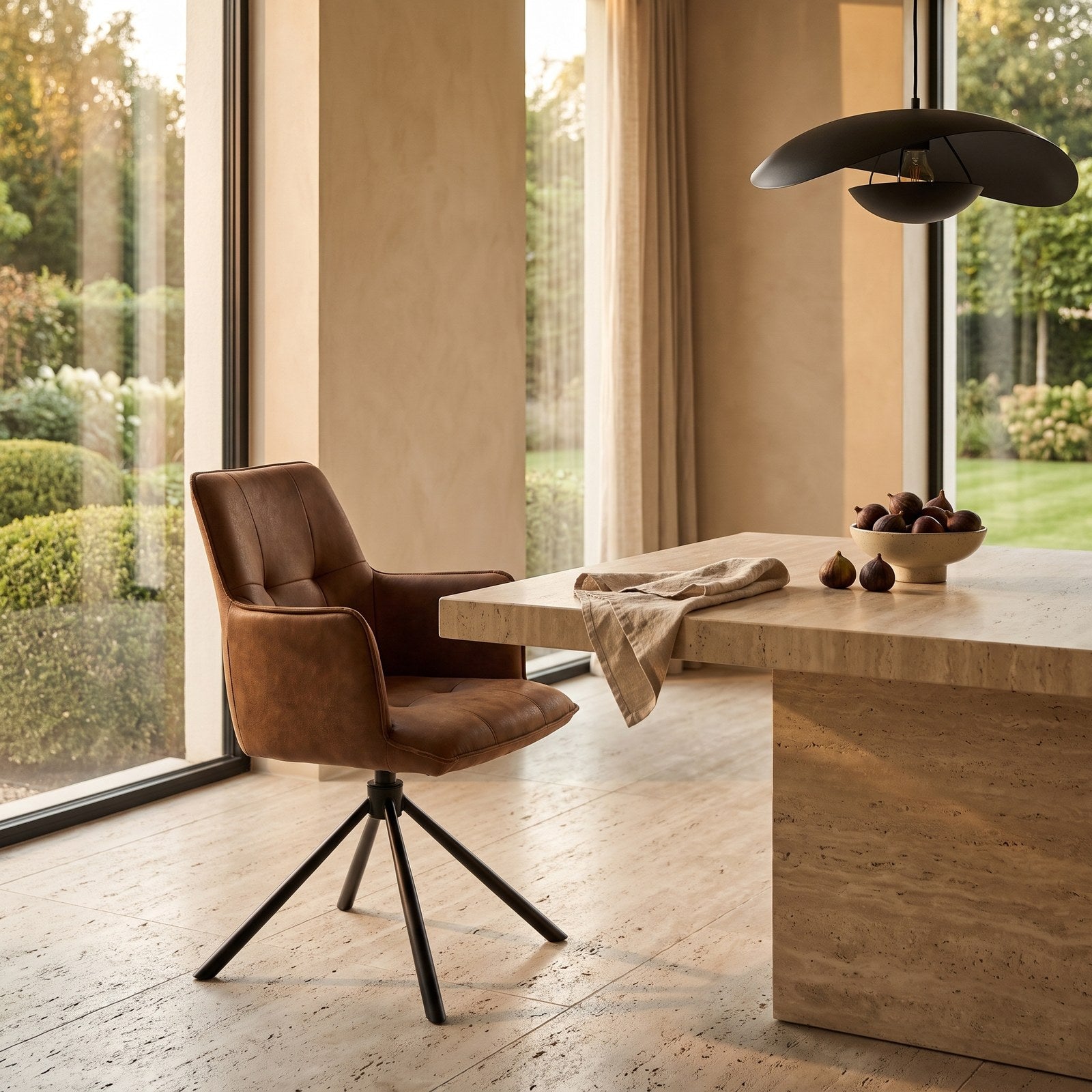 Eetkamerstoel Dublin Cognac in een luxe eetkamer naast een travertijn eettafel - sfeerfoto