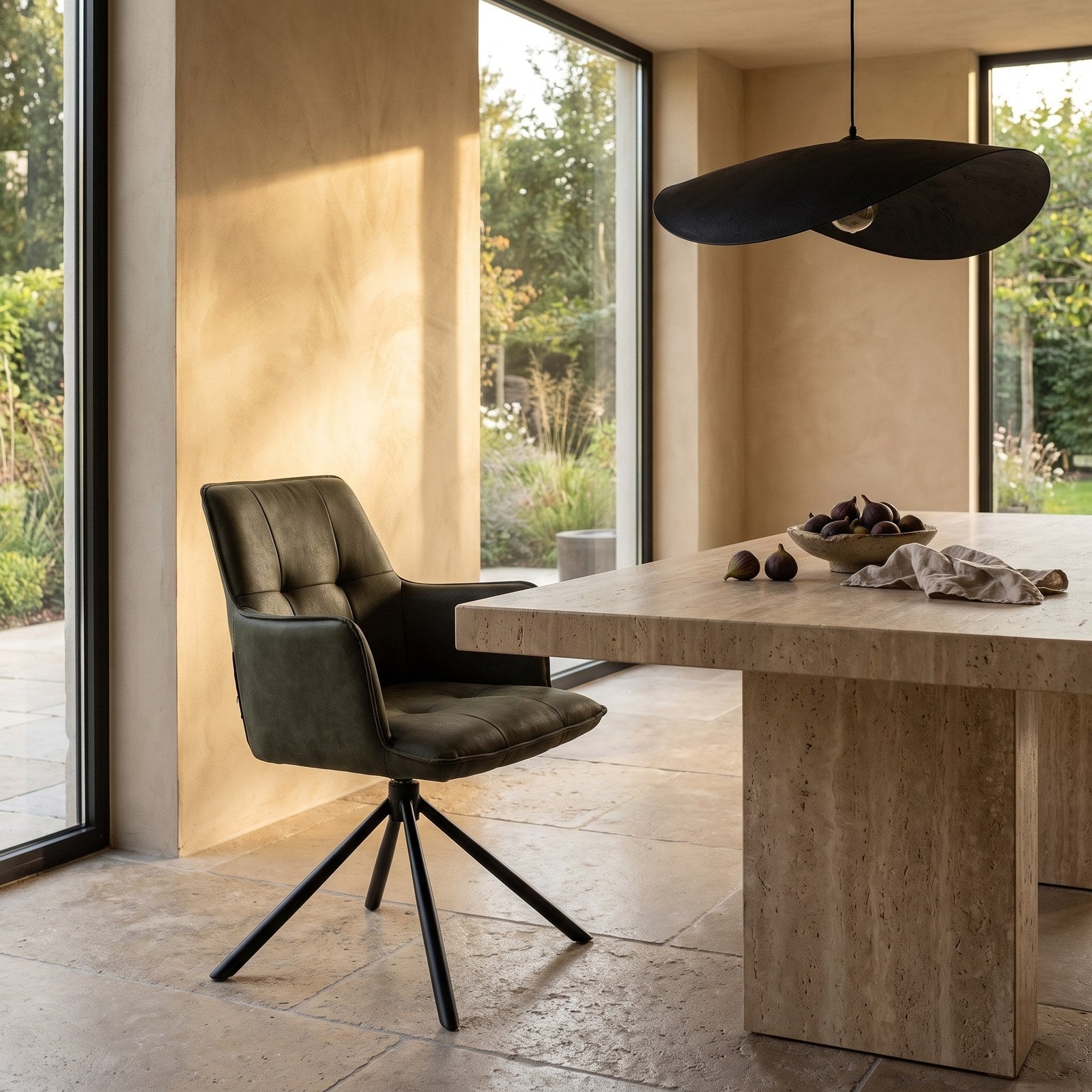 Eetkamerstoel Dublin Groen in een luxe eetkamer naast een travertijn eettafel - sfeerfoto