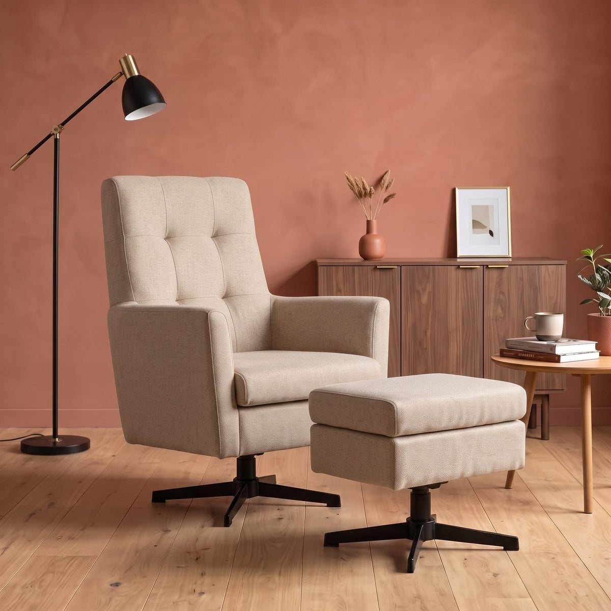 Fauteuil Chester Bruin - sfeerfoto met geknoopte rug, leeshoek en wandkast