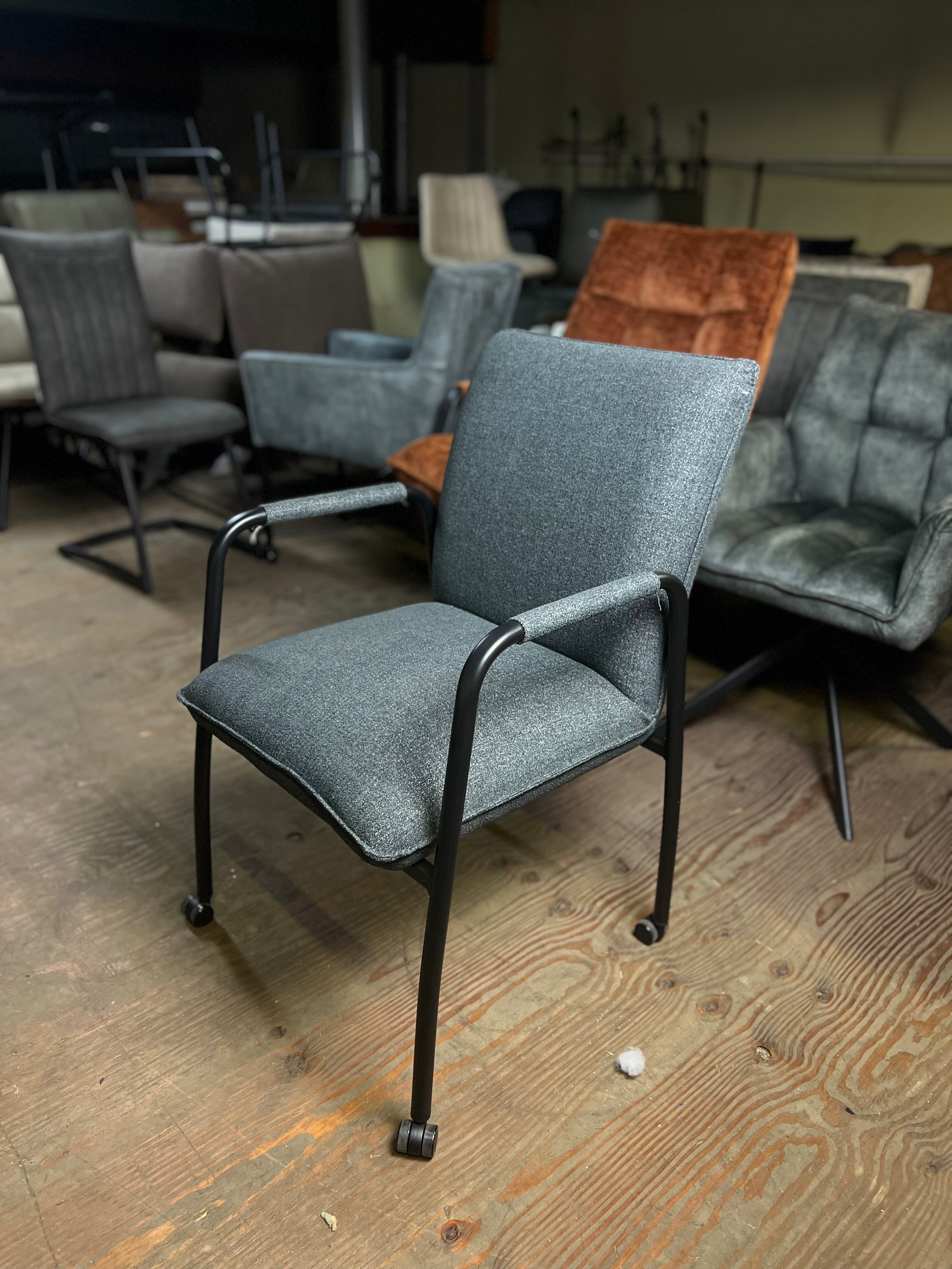 De Friese Meubeljongens