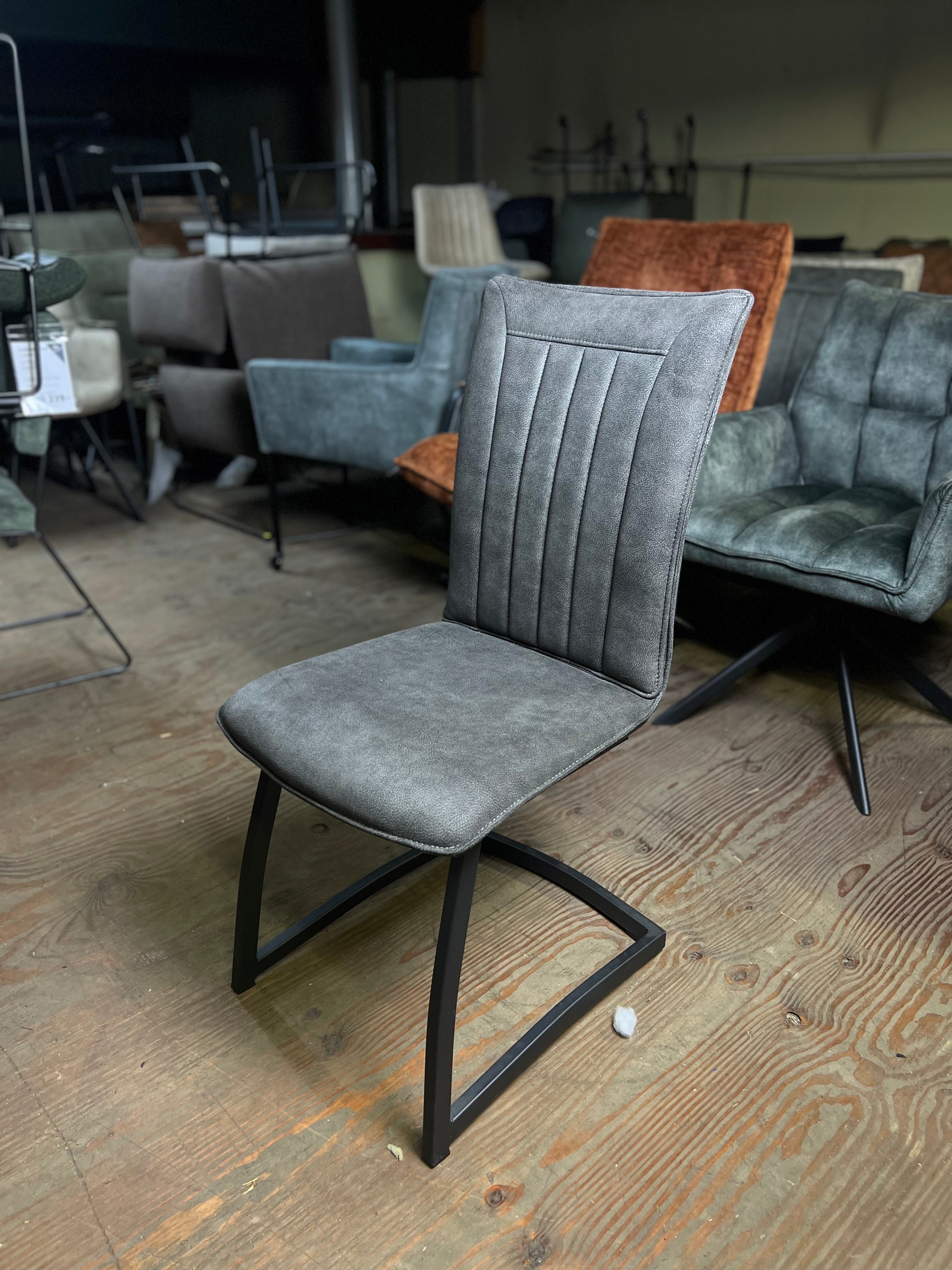 De Friese Meubeljongens