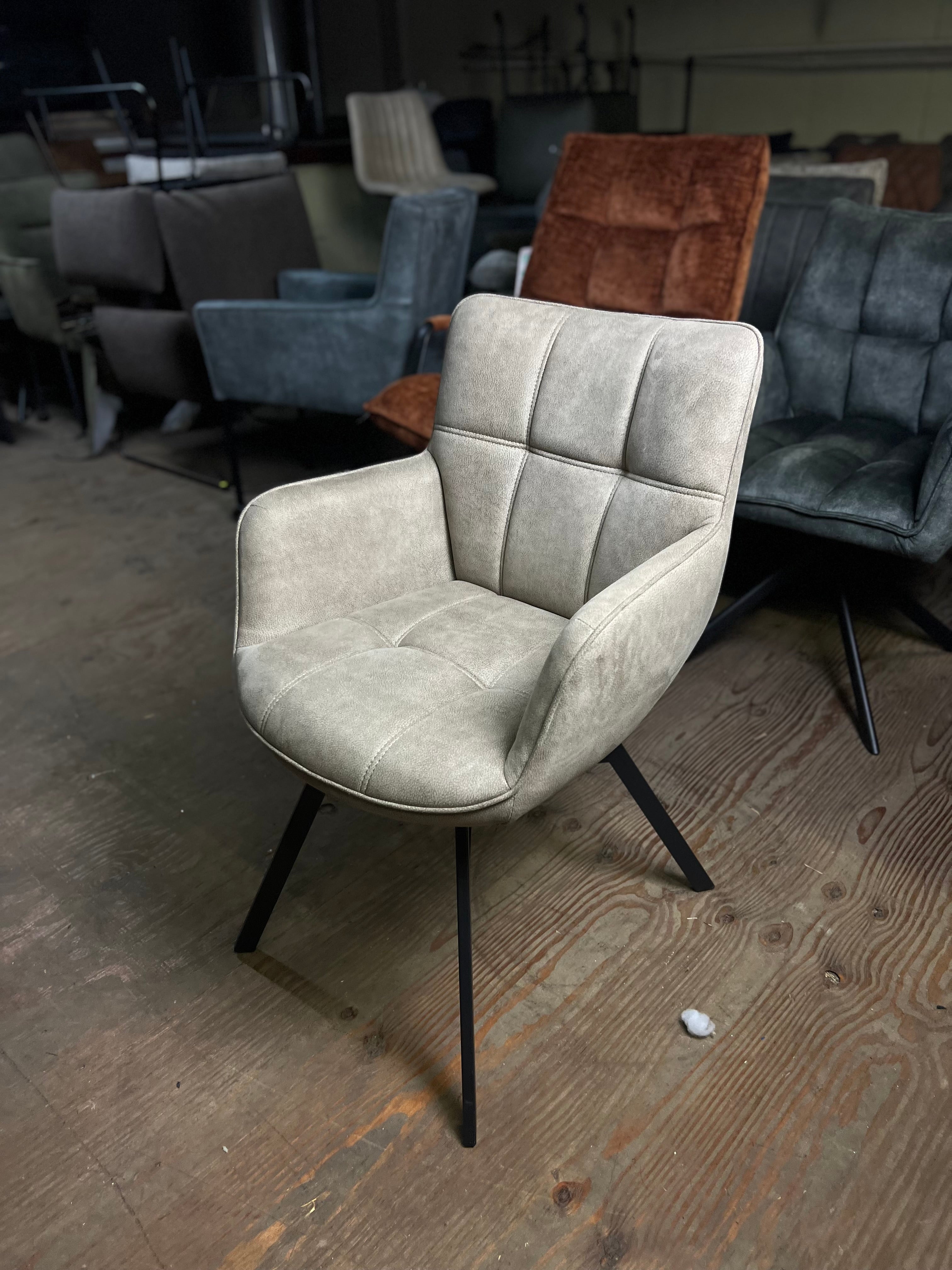 De Friese Meubeljongens