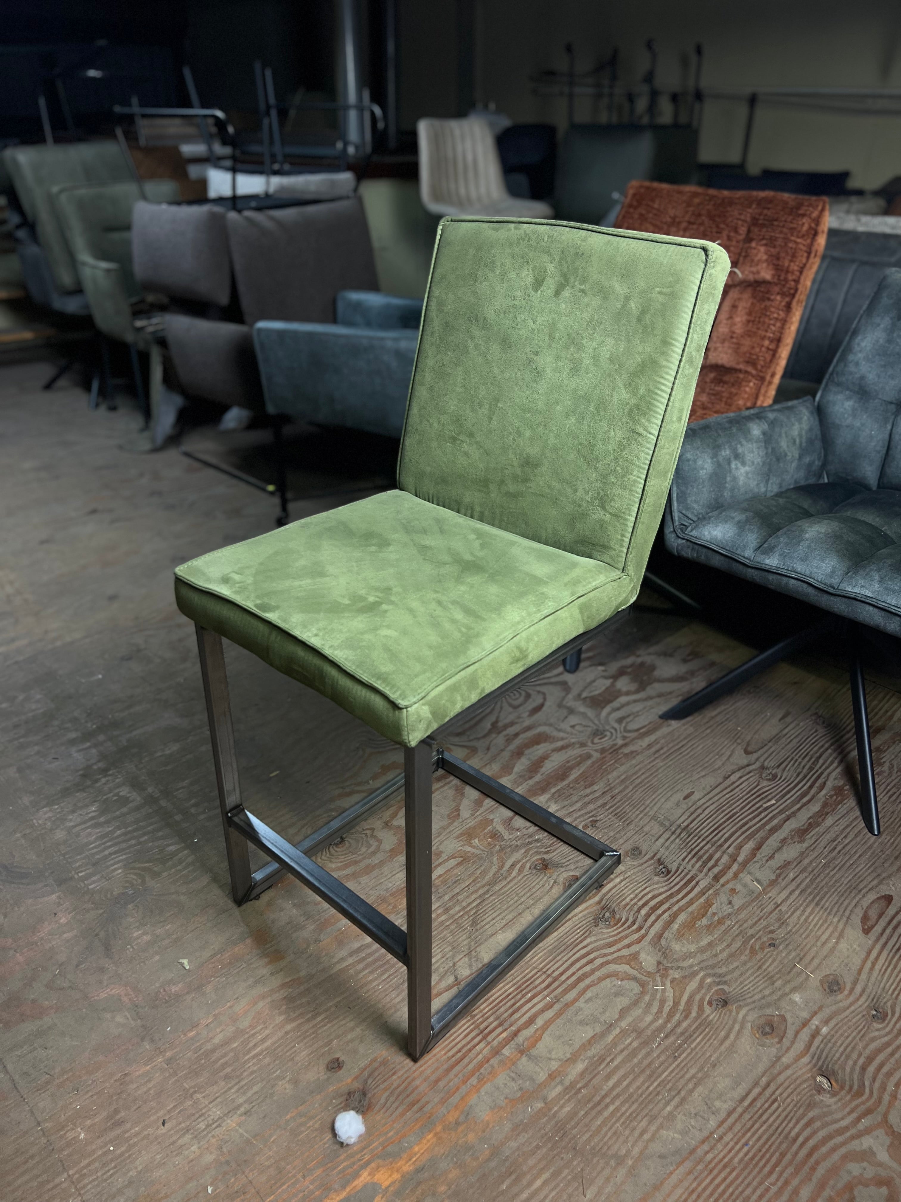 De Friese Meubeljongens