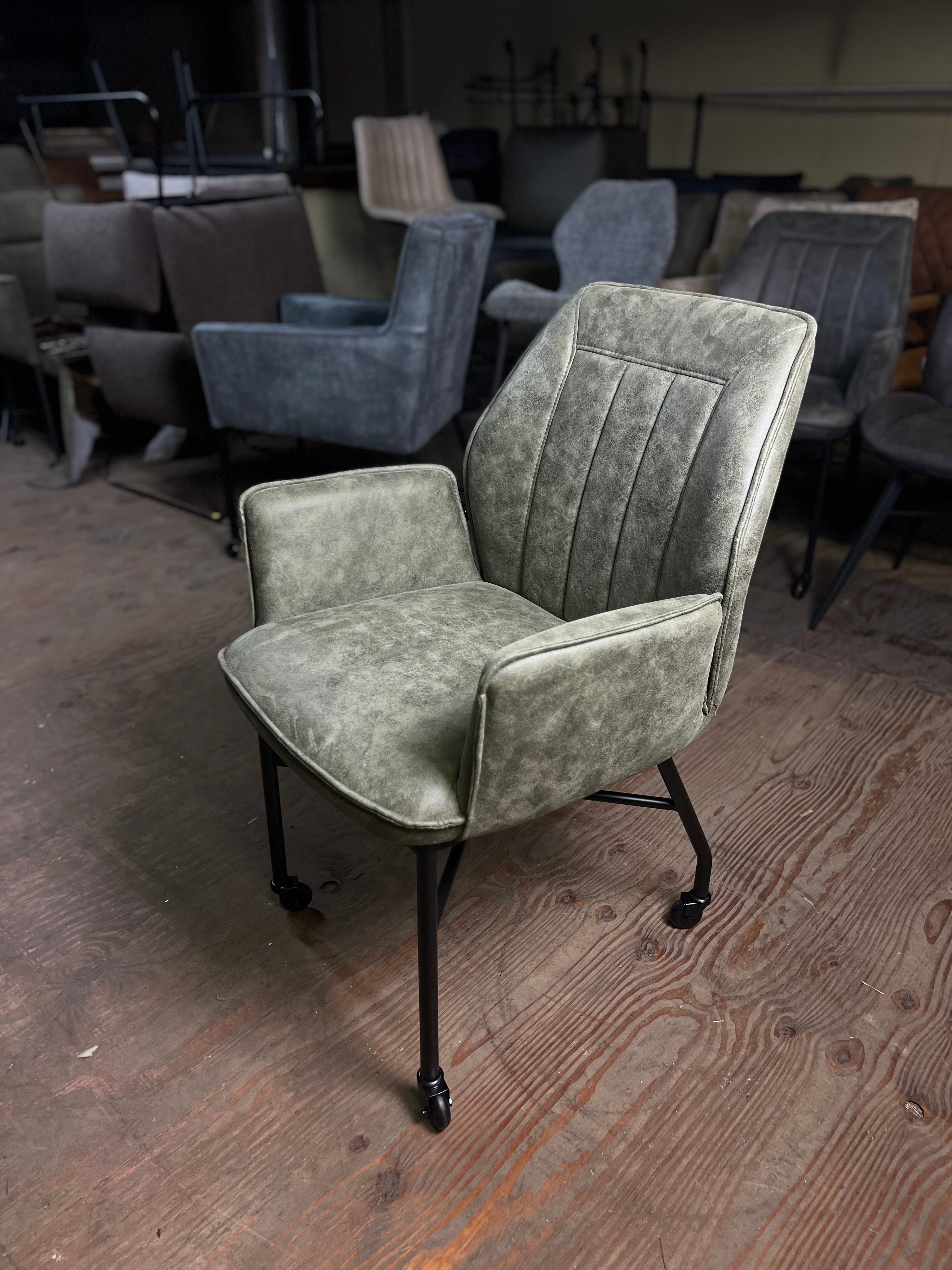 De Friese Meubeljongens