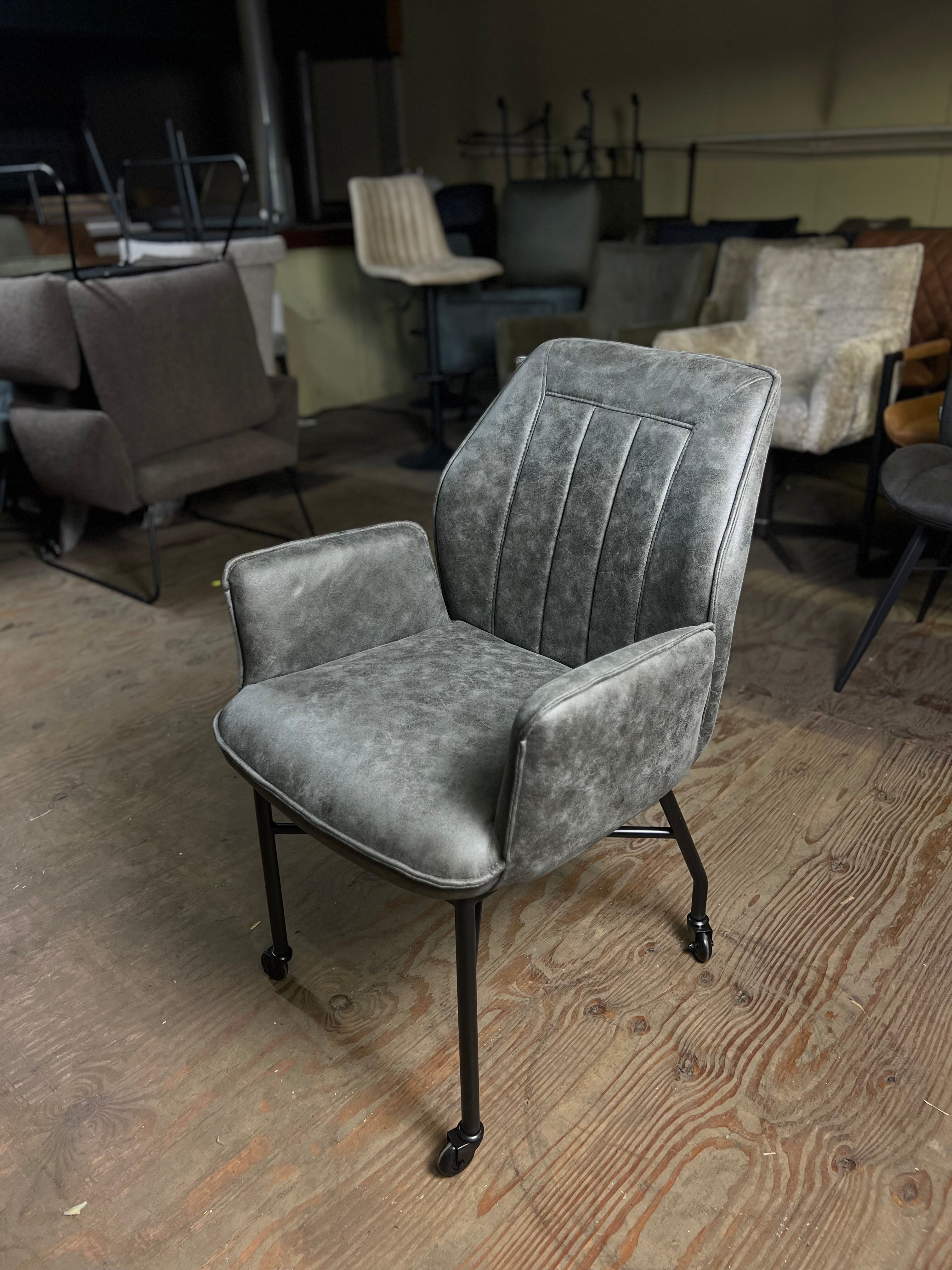 De Friese Meubeljongens