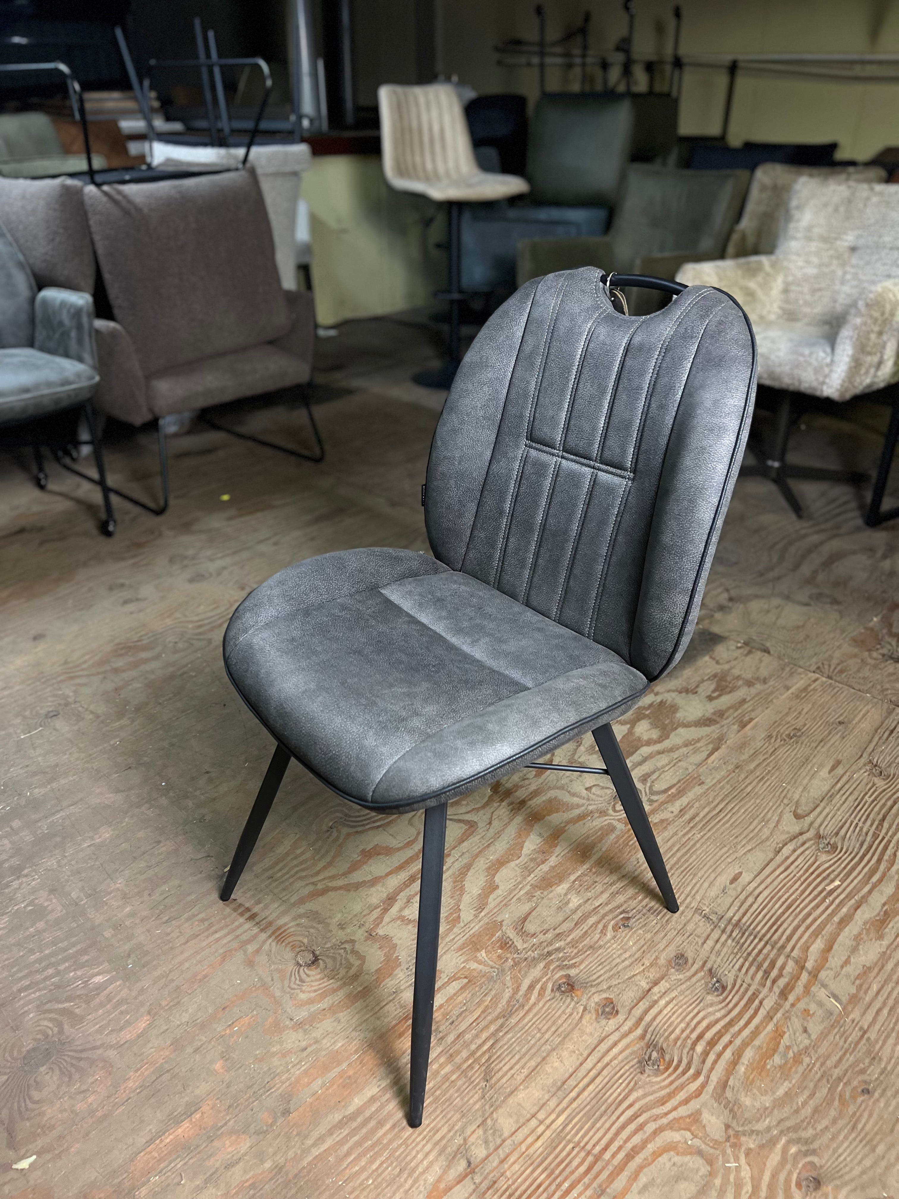 De Friese Meubeljongens