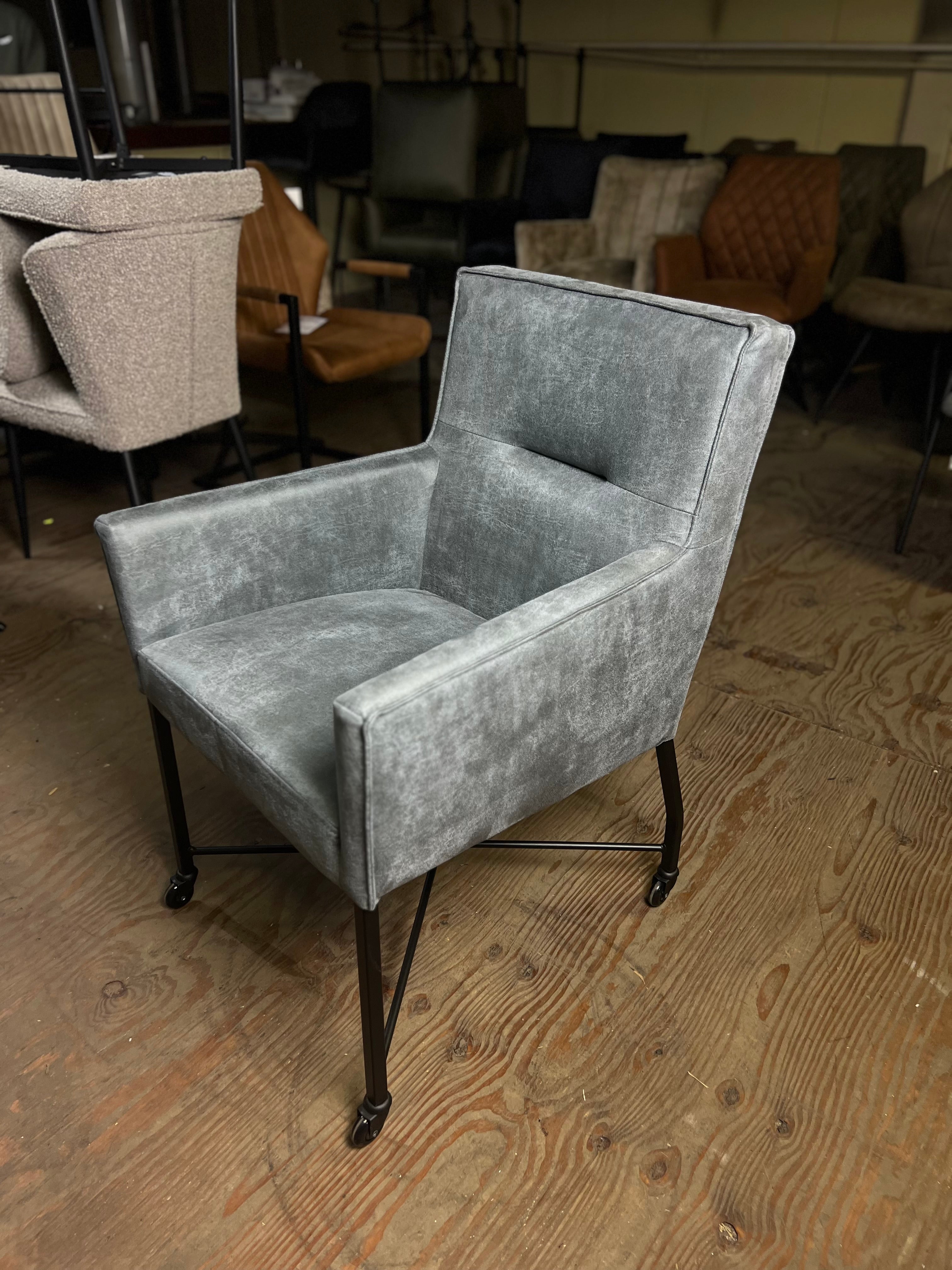 De Friese Meubeljongens