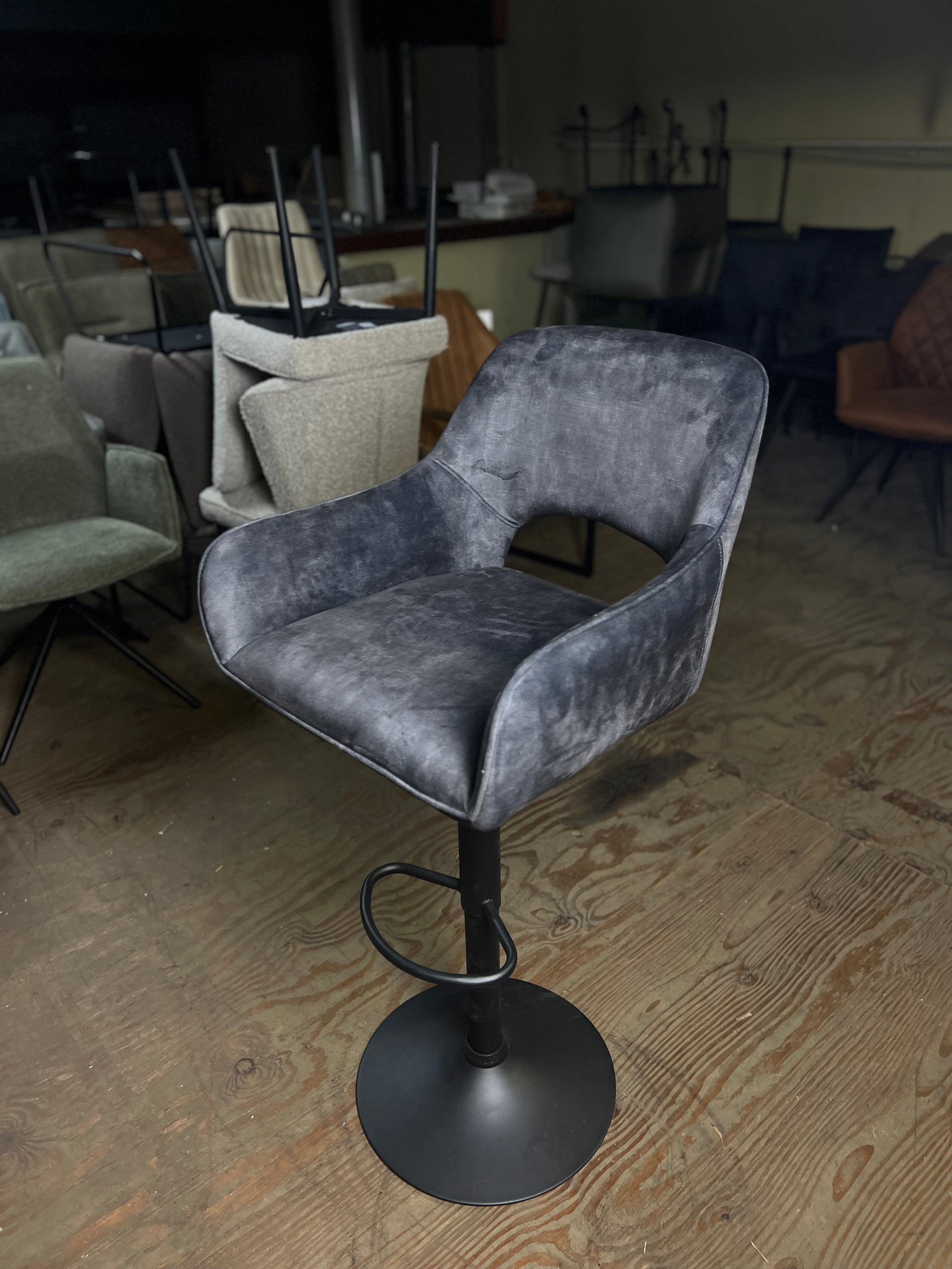 De Friese Meubeljongens