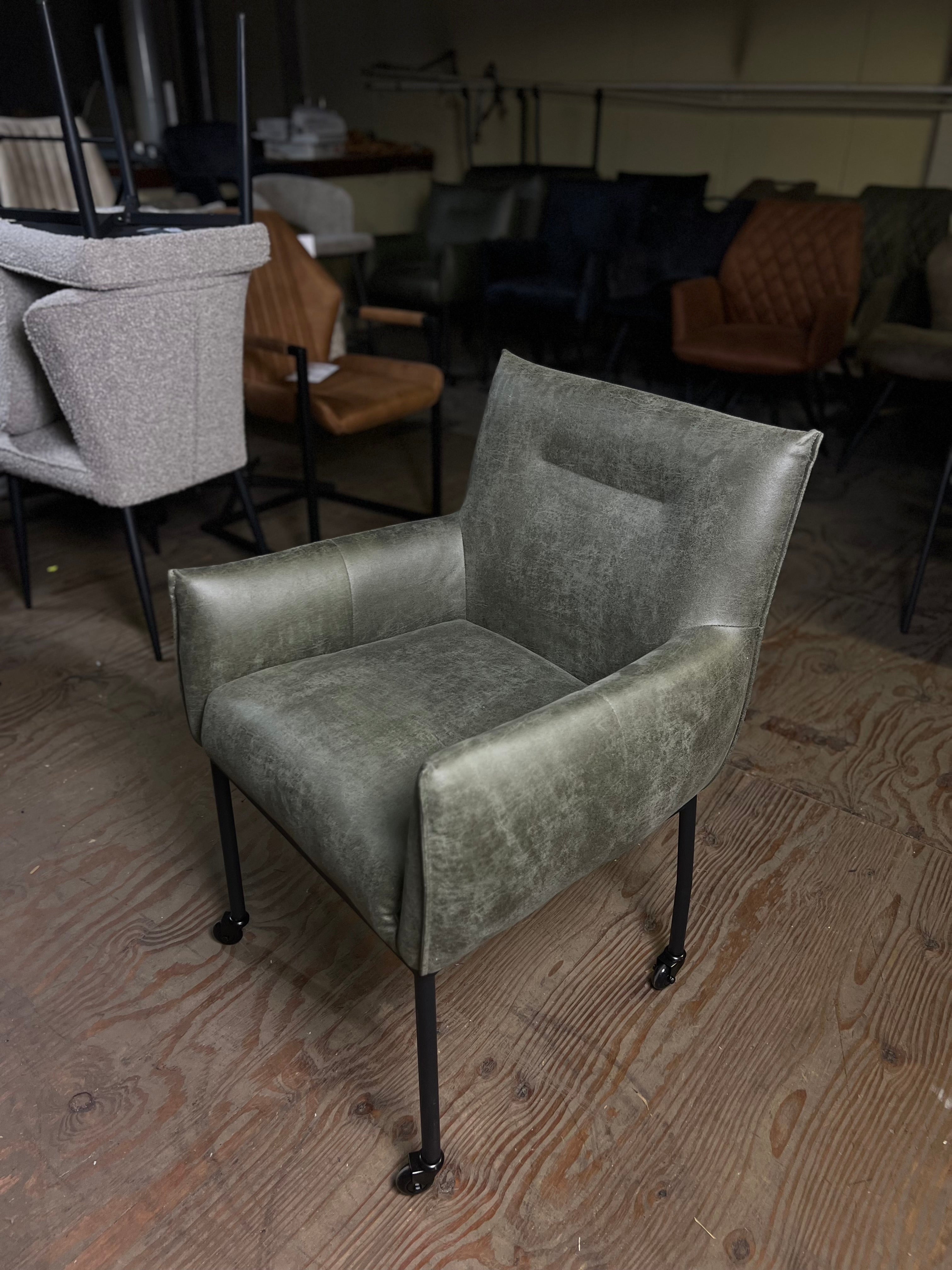 De Friese Meubeljongens